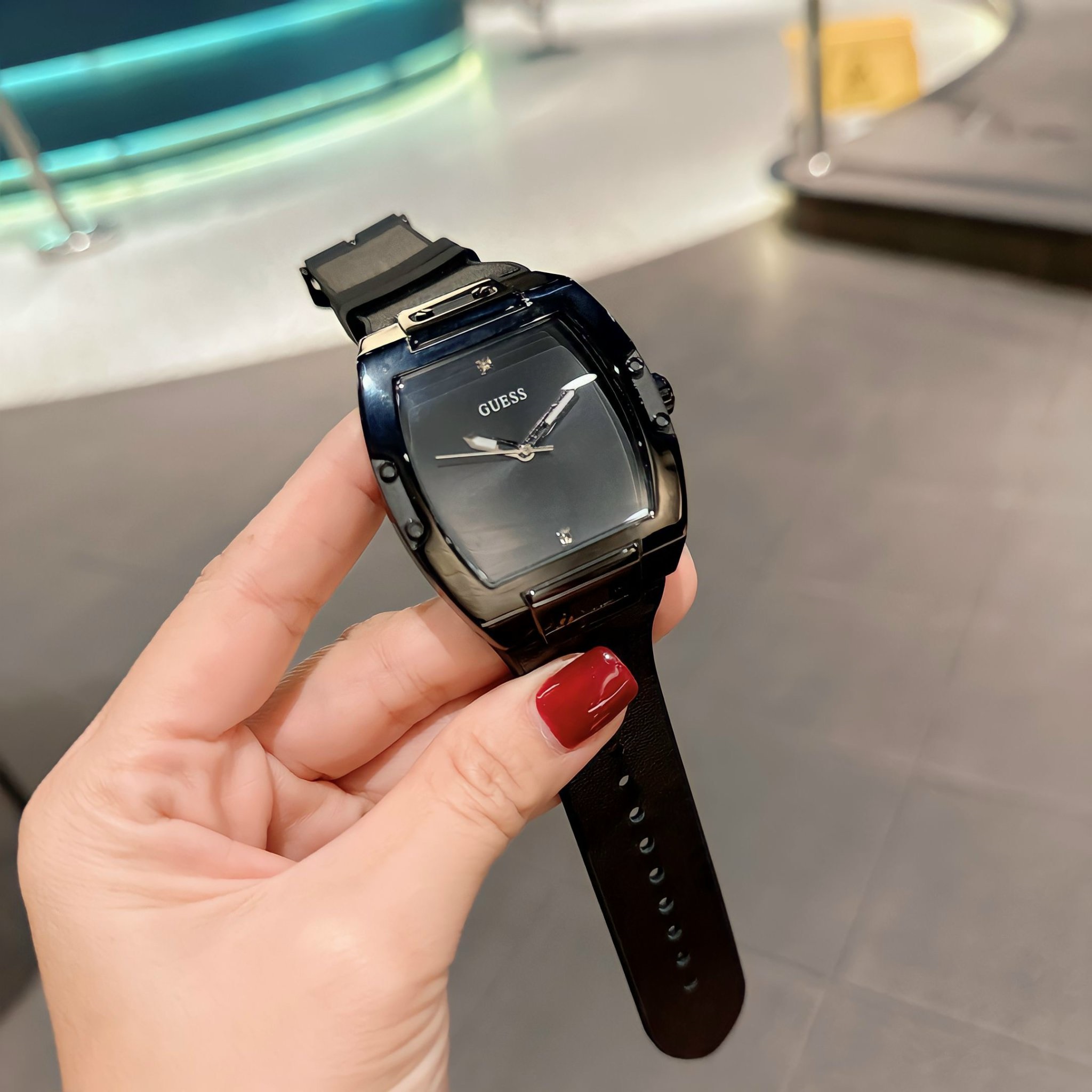 Đồng Hồ Guess Phoenix |Nam Giới |Mặt Chữ Nhật |Dây Cao Su Đen |Máy Pin (Quartz) |Size 43x51mm |donghogiatot.vn