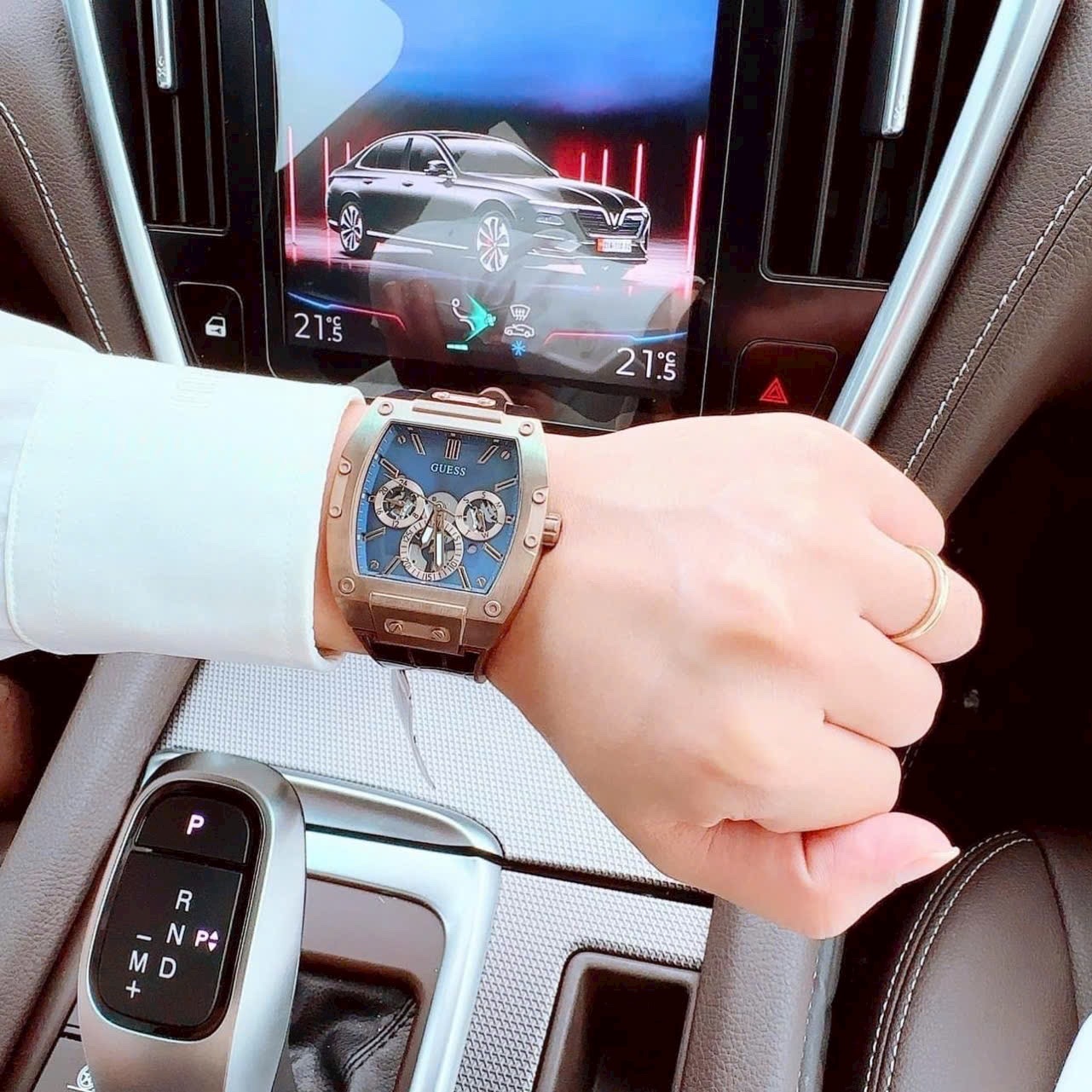 Đồng Hồ Guess Phoenix |Nam Giới |Mặt Xanh |Dây Cao Su Nâu |Máy Pin (Quartz) |Size 43x51mm |donghogiatot.vn