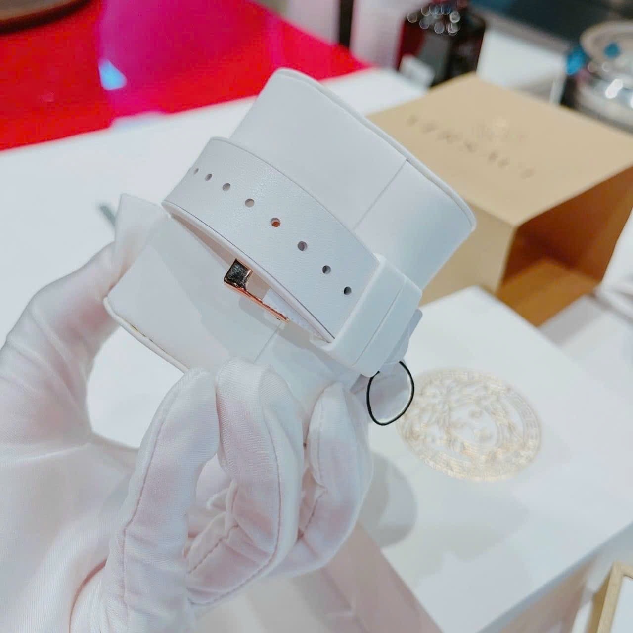 Đồng Hồ Guess Raven |Nữ Giới |Full Đá Rose Gold |Dây Sillicone Trắng |Máy Pin (Quartz) |Size 38mm |donghogiatot.vn