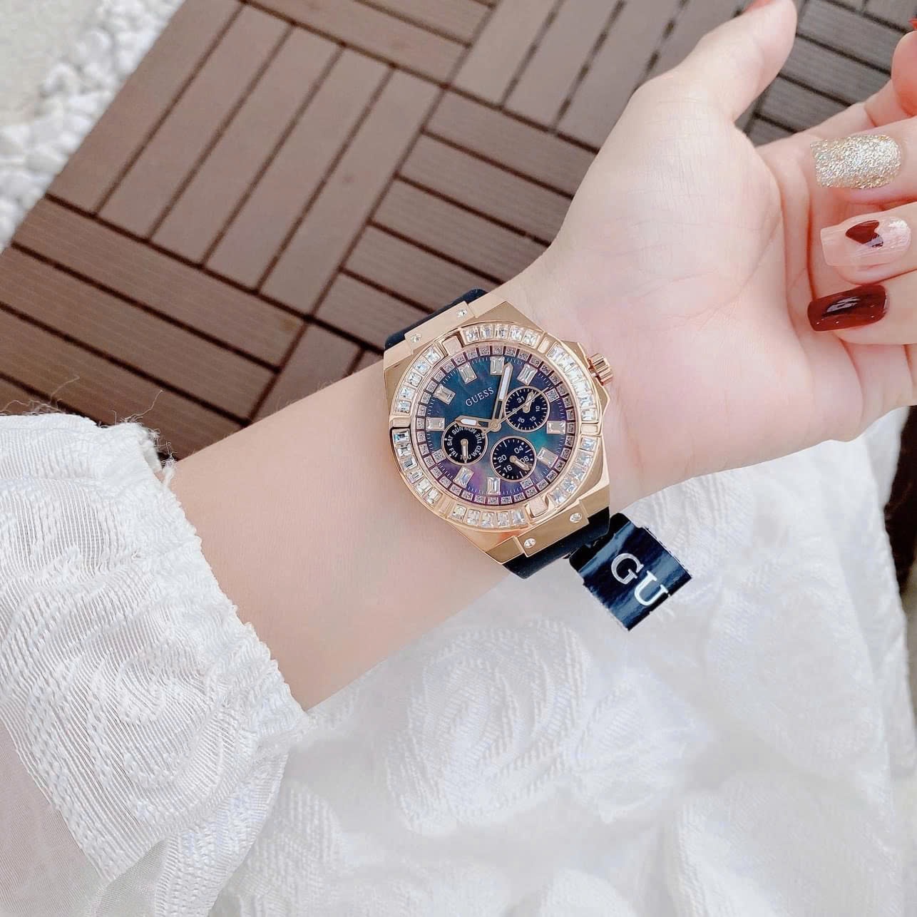 Đồng Hồ Guess Rigor Fashion |Nữ Giới |Đính Đá Rose Gold |Dây Sillicone Đen |Máy Pin (Quartz) |Size 38mm |donghogiatot.vn