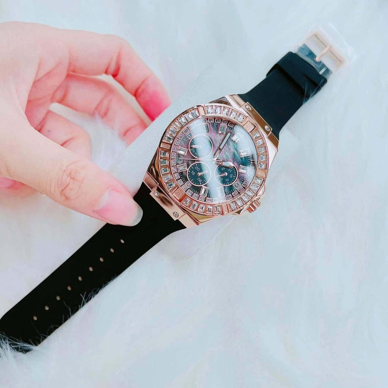 Đồng Hồ Guess Rigor Fashion |Nữ Giới |Đính Đá Rose Gold |Dây Sillicone Đen |Máy Pin (Quartz) |Size 38mm |donghogiatot.vn