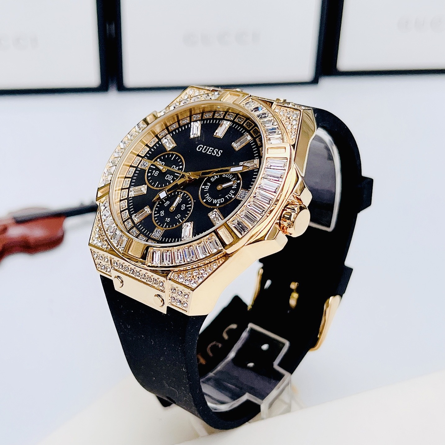 Đồng Hồ Guess Rigor |Nam Giới |Đính Đá Vàng Gold |Dây Sillicone Đen |Máy Pin (Quartz) |Size 47mm |donghogiatot.vn