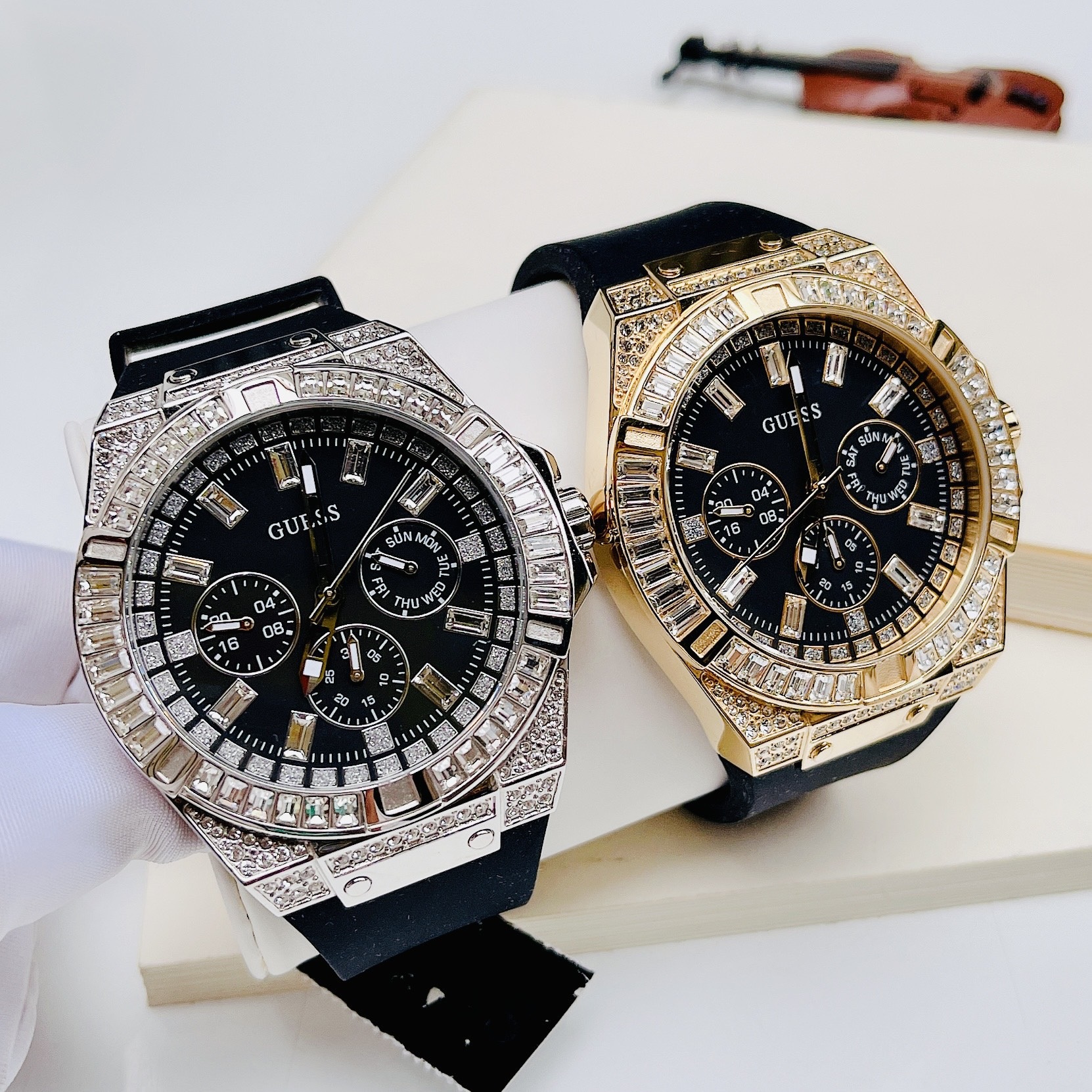 Đồng Hồ Guess Rigor |Nam Giới |Đính Đá Vàng Gold |Dây Sillicone Đen |Máy Pin (Quartz) |Size 47mm |donghogiatot.vn