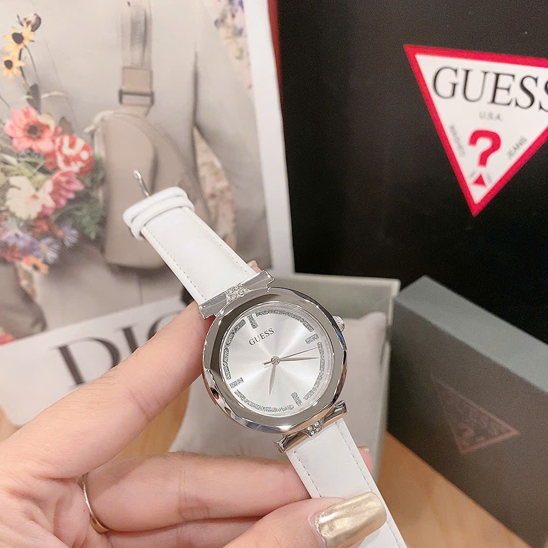 Đồng Hồ Guess Rumour |Nữ Giới |Mặt Silver |Dây Da Màu Trắng |Máy Pin (Quartz) |Size 34mm |donghogiatot.vn
