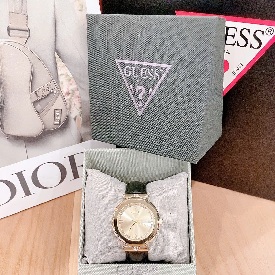 Đồng Hồ Guess Rumour |Nữ Giới |Vàng Gold |Dây Da Màu Đen |Máy Pin (Quartz) |Size 34mm |donghogiatot.vn