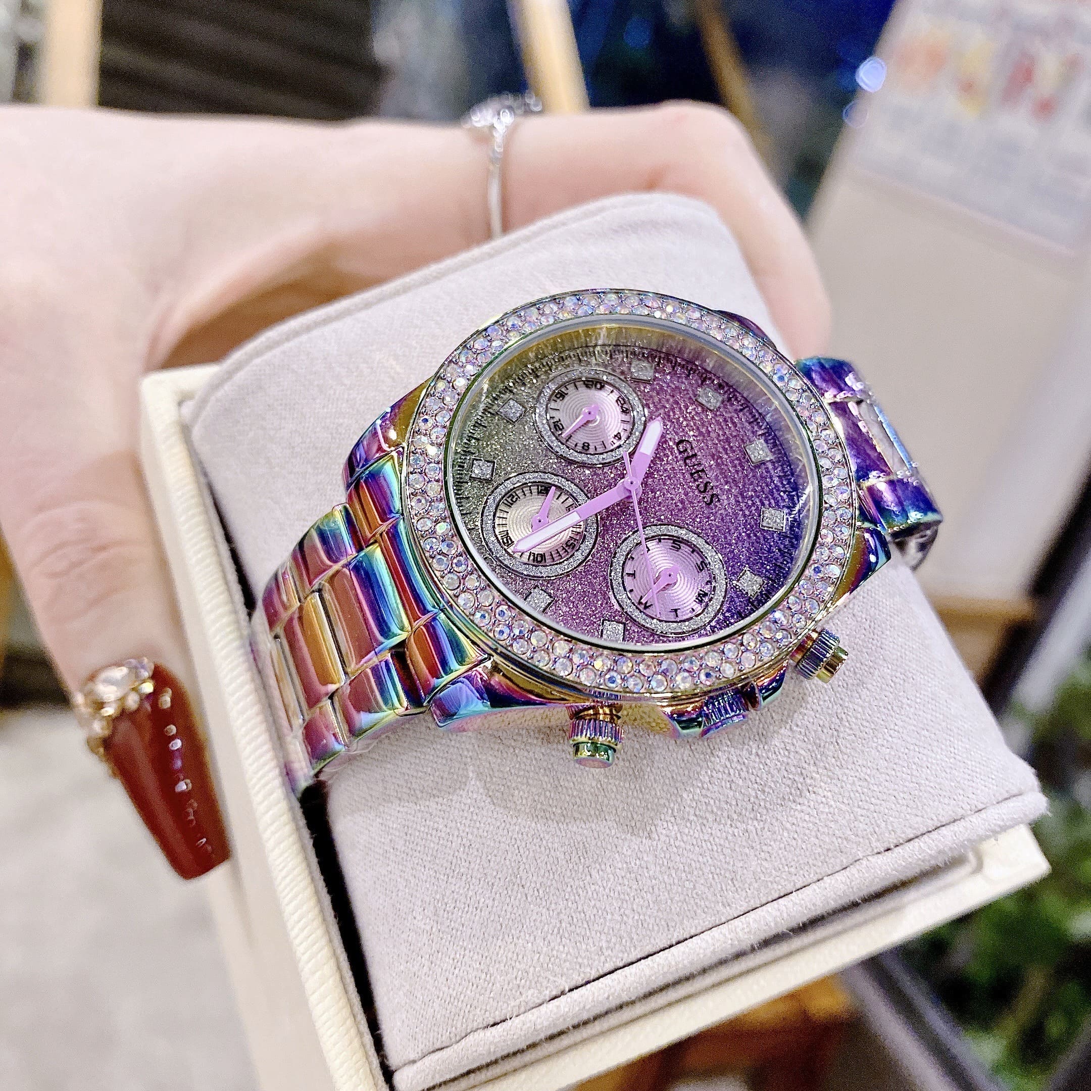 Đồng Hồ Guess Sol Iridescent |Nữ Giới |Mặt Đính Đá |Dây Kim Loại Tím |Máy Pin (Quartz) |Size 38mm |donghogiatot.vn