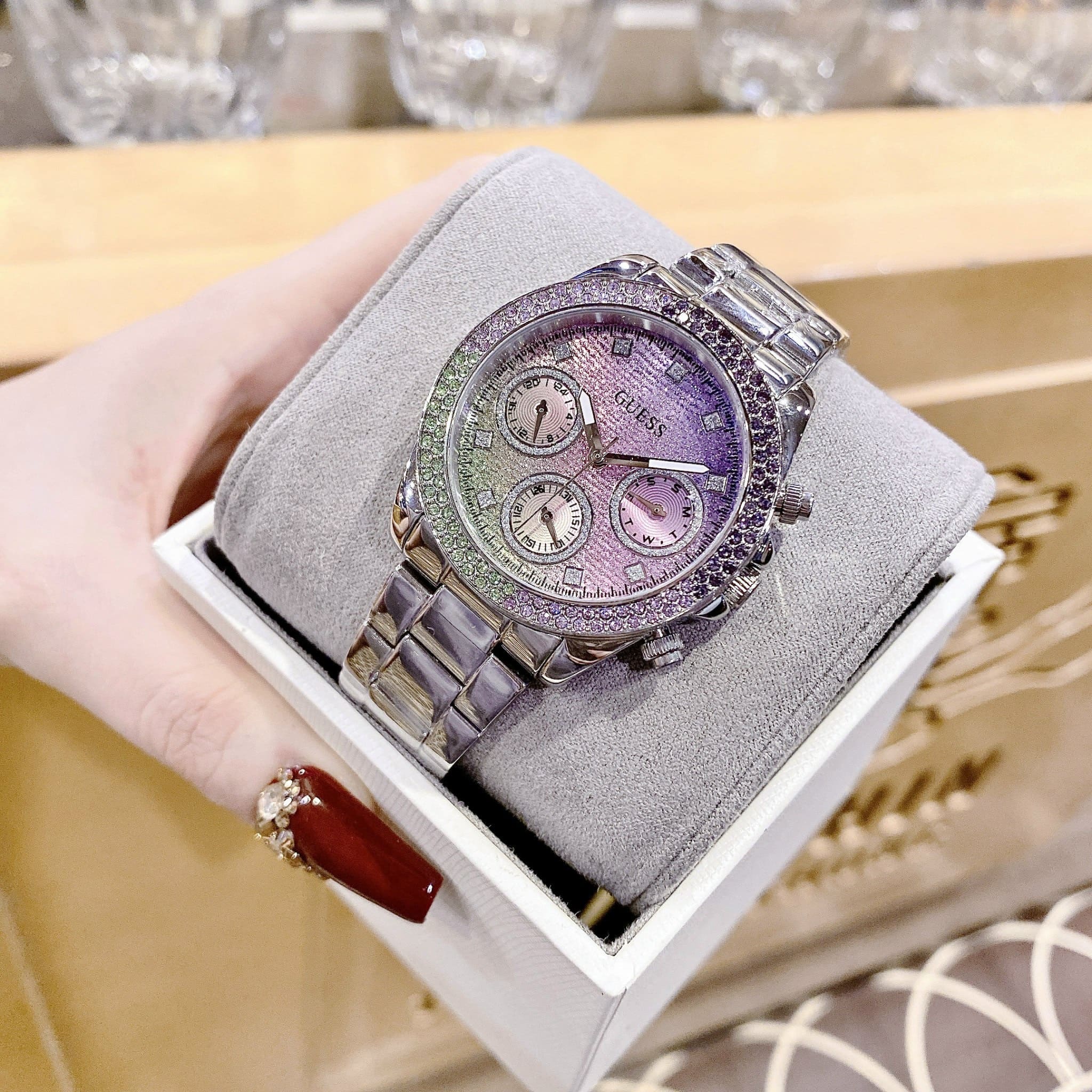 Đồng Hồ Guess Sol |Nữ Giới |Mặt Đính Đá Tím Xanh |Dây Kim Loại |Máy Pin (Quartz) |Size 38mm |donghogiatot.vn