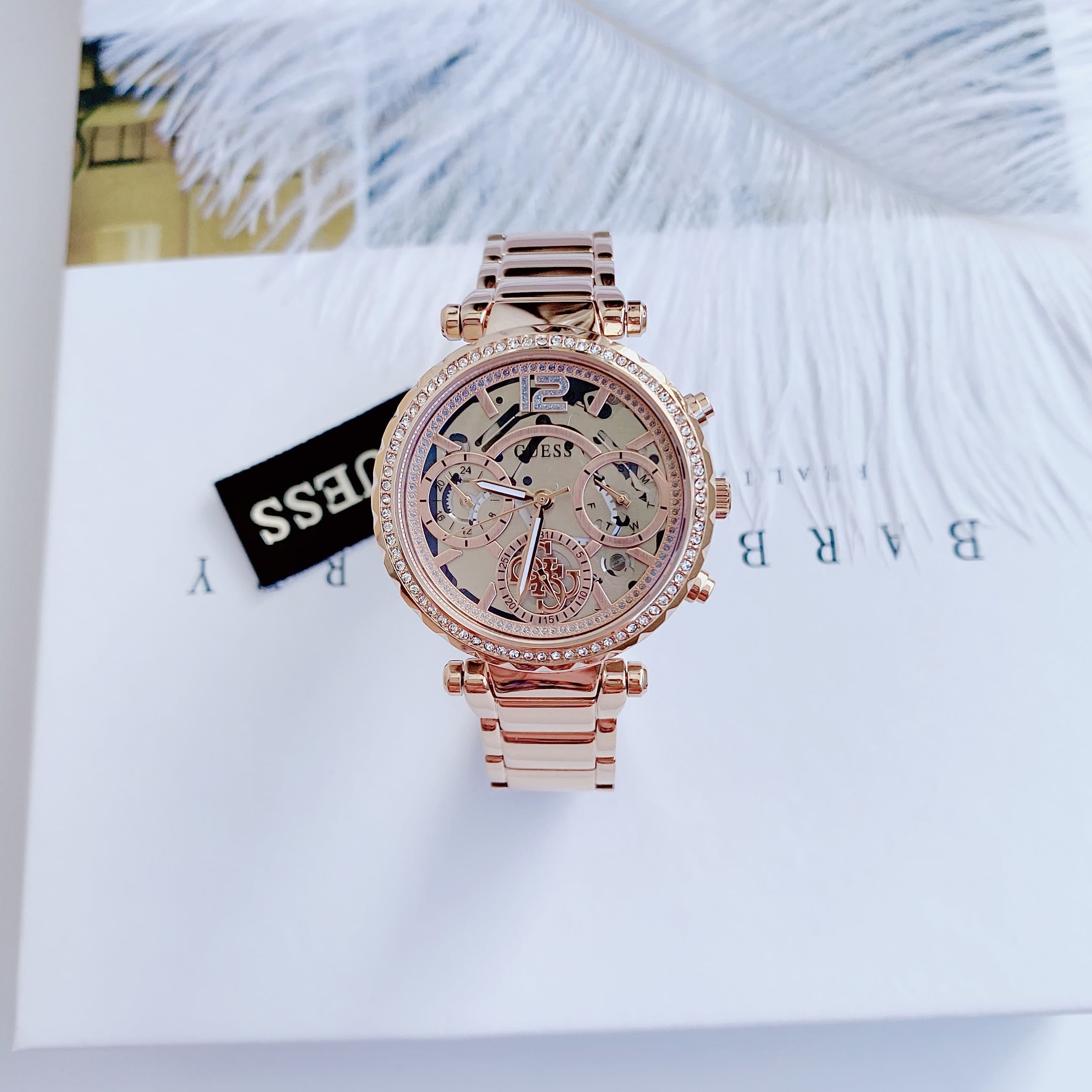 Đồng Hồ Guess Solstice |Nữ Giới |Mặt Đính Đá |Dây Kim Loại Rose Gold |Máy Pin (Quartz) |Size 37mm |donghogiatot.vn