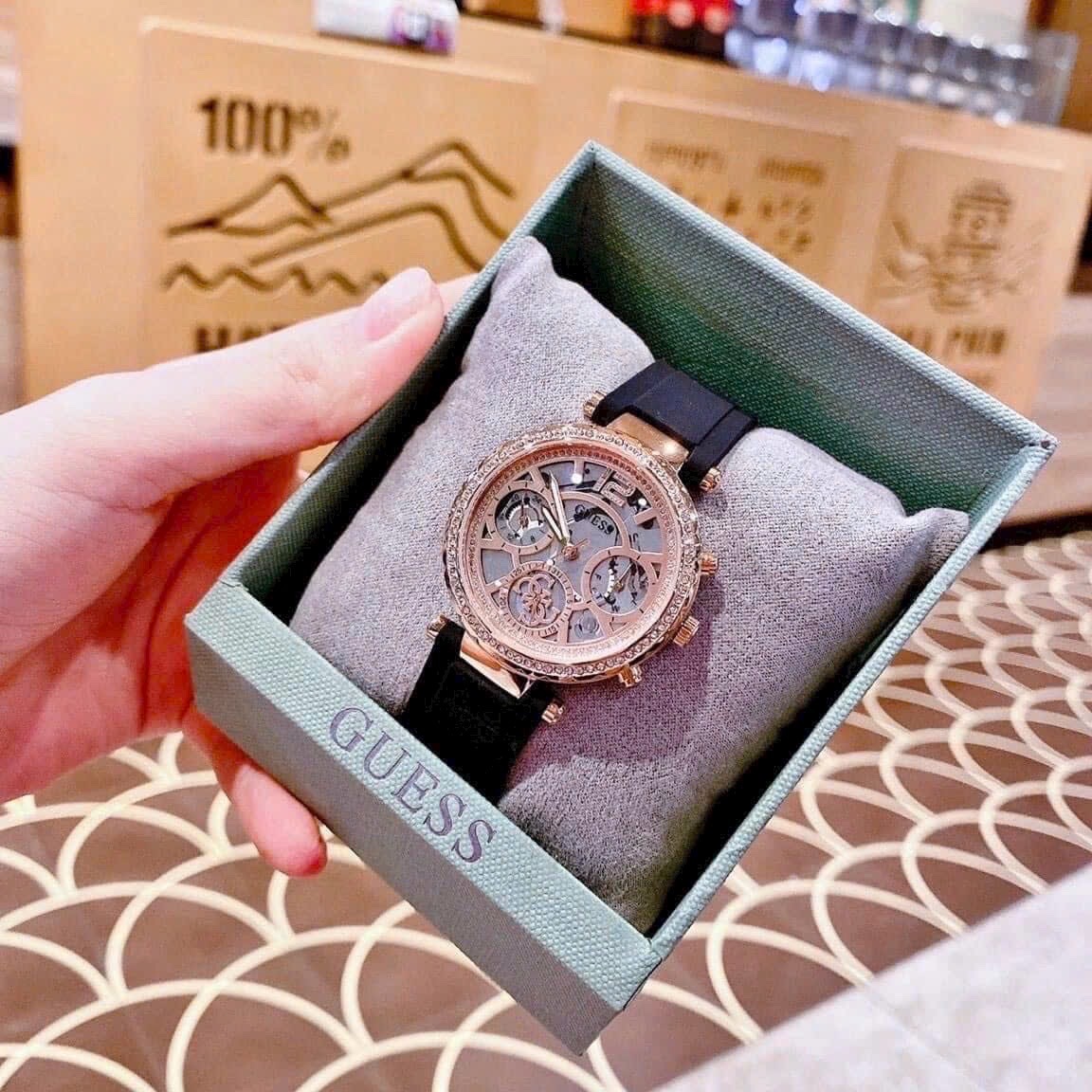 Đồng Hồ Guess Solstice |Nữ Giới |Rose Gold |Dây Cao Su Đen |Máy Pin (Quartz) |Size 36mm |donghogiatot.vn
