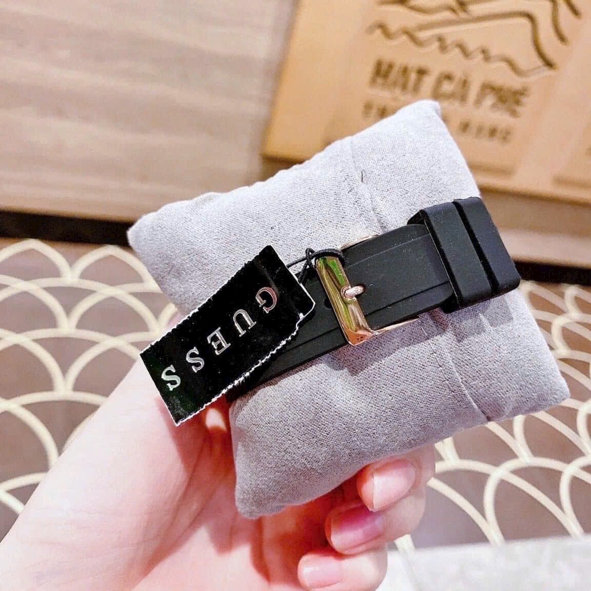 Đồng Hồ Guess Solstice |Nữ Giới |Rose Gold |Dây Cao Su Đen |Máy Pin (Quartz) |Size 36mm |donghogiatot.vn