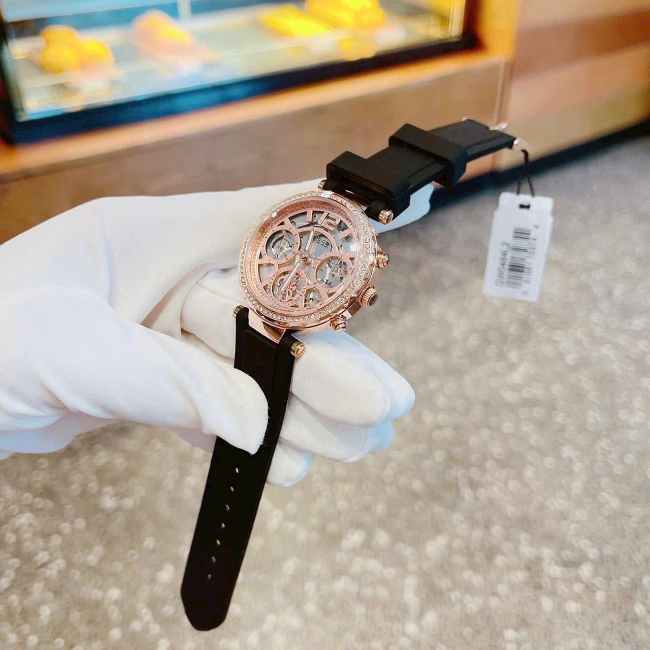 Đồng Hồ Guess Solstice |Nữ Giới |Rose Gold |Dây Cao Su Đen |Máy Pin (Quartz) |Size 36mm |donghogiatot.vn