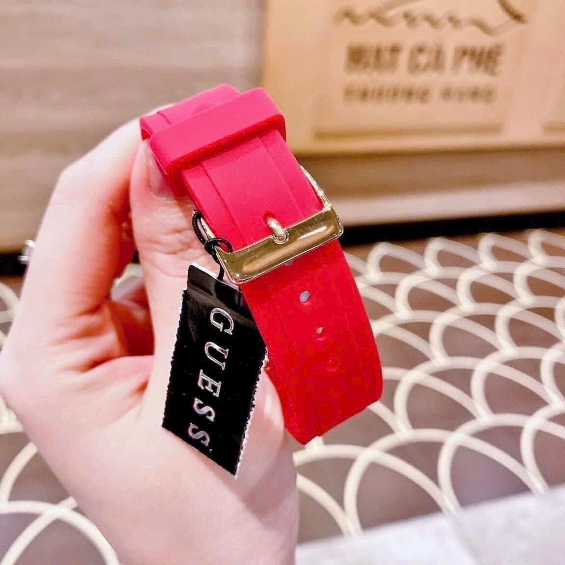 Đồng Hồ Guess Solstice |Nữ Giới |Vàng Gold |Dây Cao Su Đỏ |Máy Pin (Quartz) |Size 36mm |donghogiatot.vn