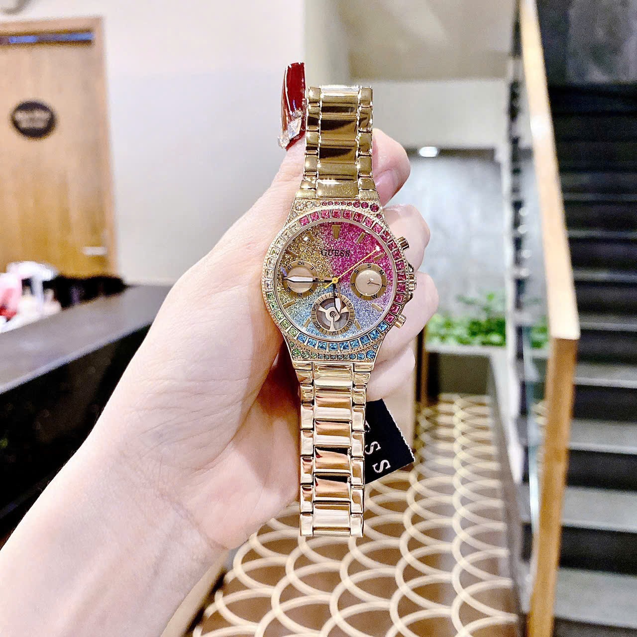 Đồng Hồ Guess Sugarrush |Nữ Giới |Đính Đá Cầu Vồng |Dây Kim Loại Vàng Gold |Máy Pin (Quartz) |Size 36mm |donghogiatot.vn