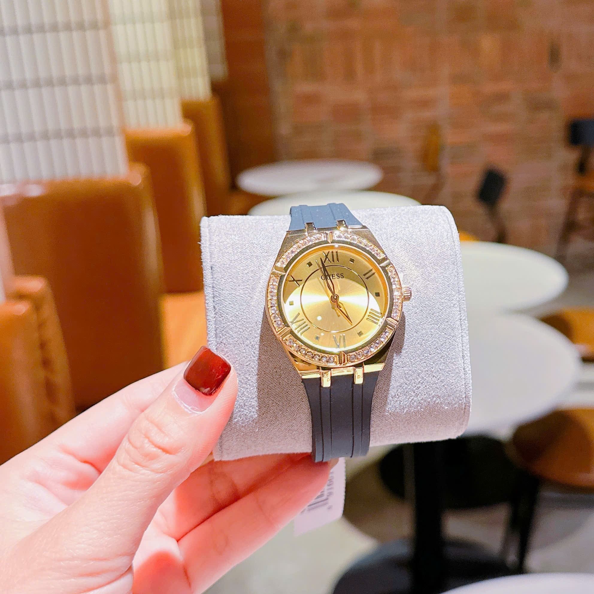 Đồng Hồ Guess Vàng Gold |Cặp Đôi |Đính Đá |Dây Cao Su Màu Đen |Size 44x36mm |donghogiatot.vn