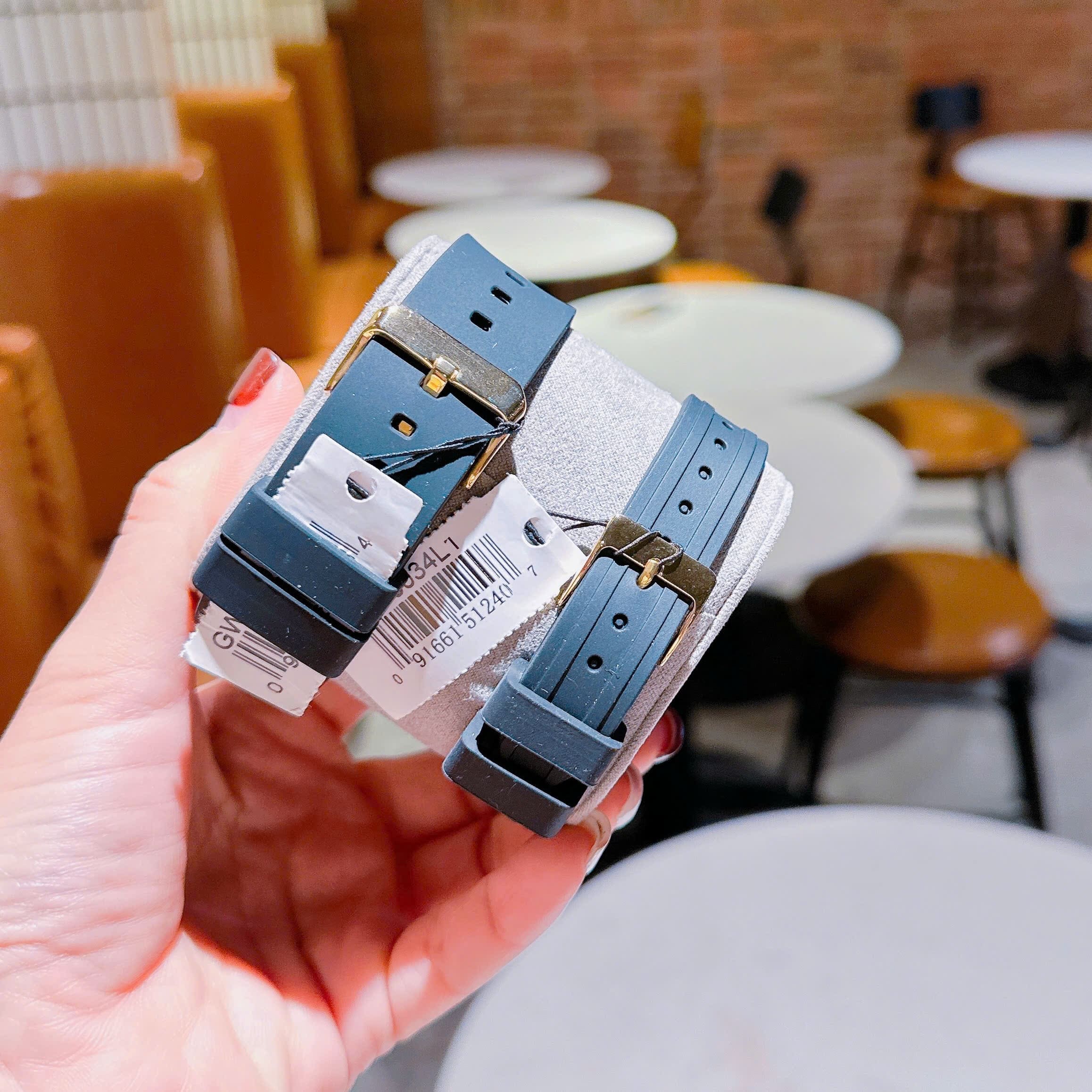 Đồng Hồ Guess Vàng Gold |Cặp Đôi |Đính Đá |Dây Cao Su Màu Đen |Size 44x36mm |donghogiatot.vn