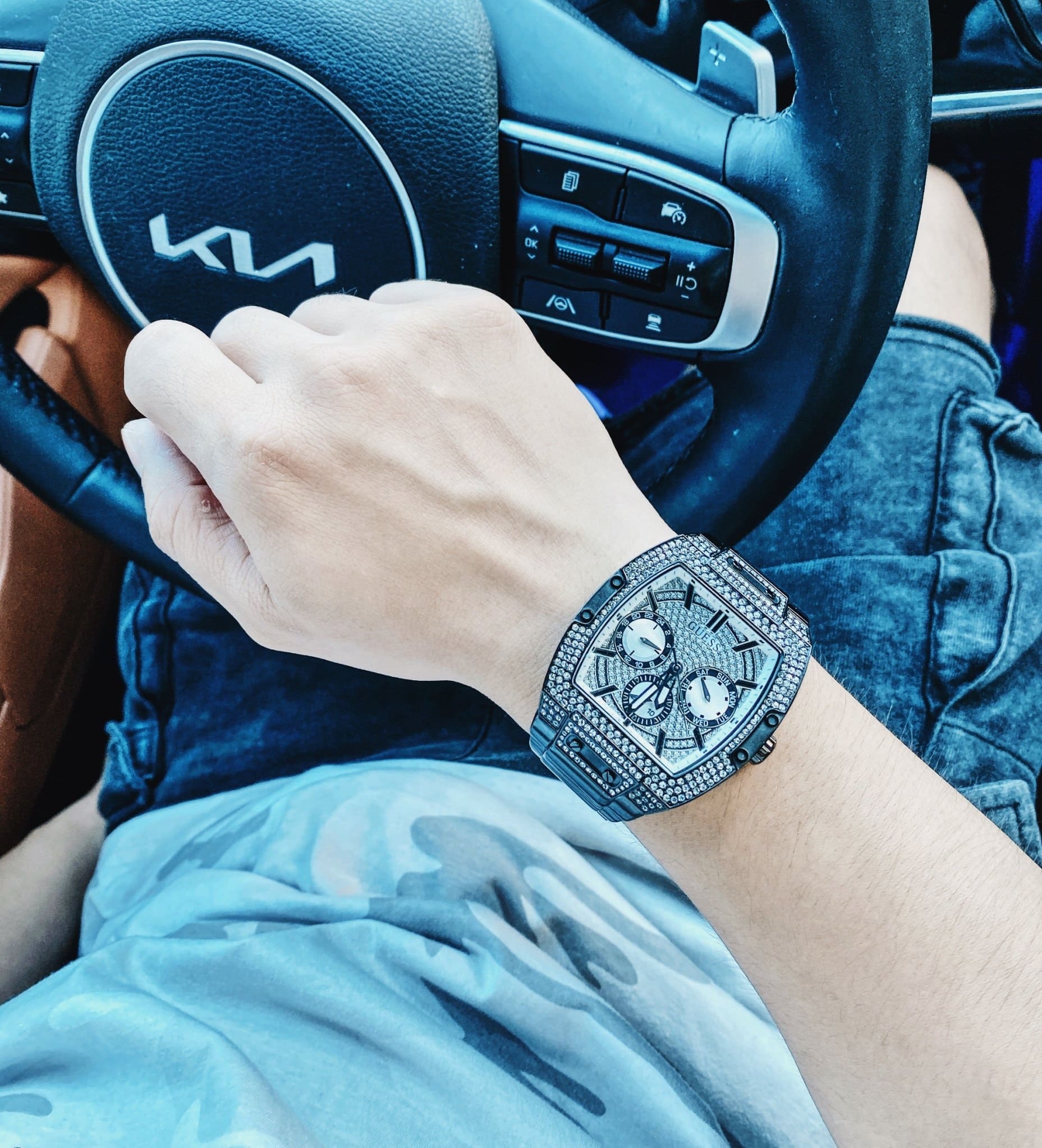 Đồng Hồ Guess Phoenix |Nam giới |Chronograph |Đính Đá |Dây Kim Loại Đen |Máy Pin (Quartz) |Size 43mm |donghogiatot.vn