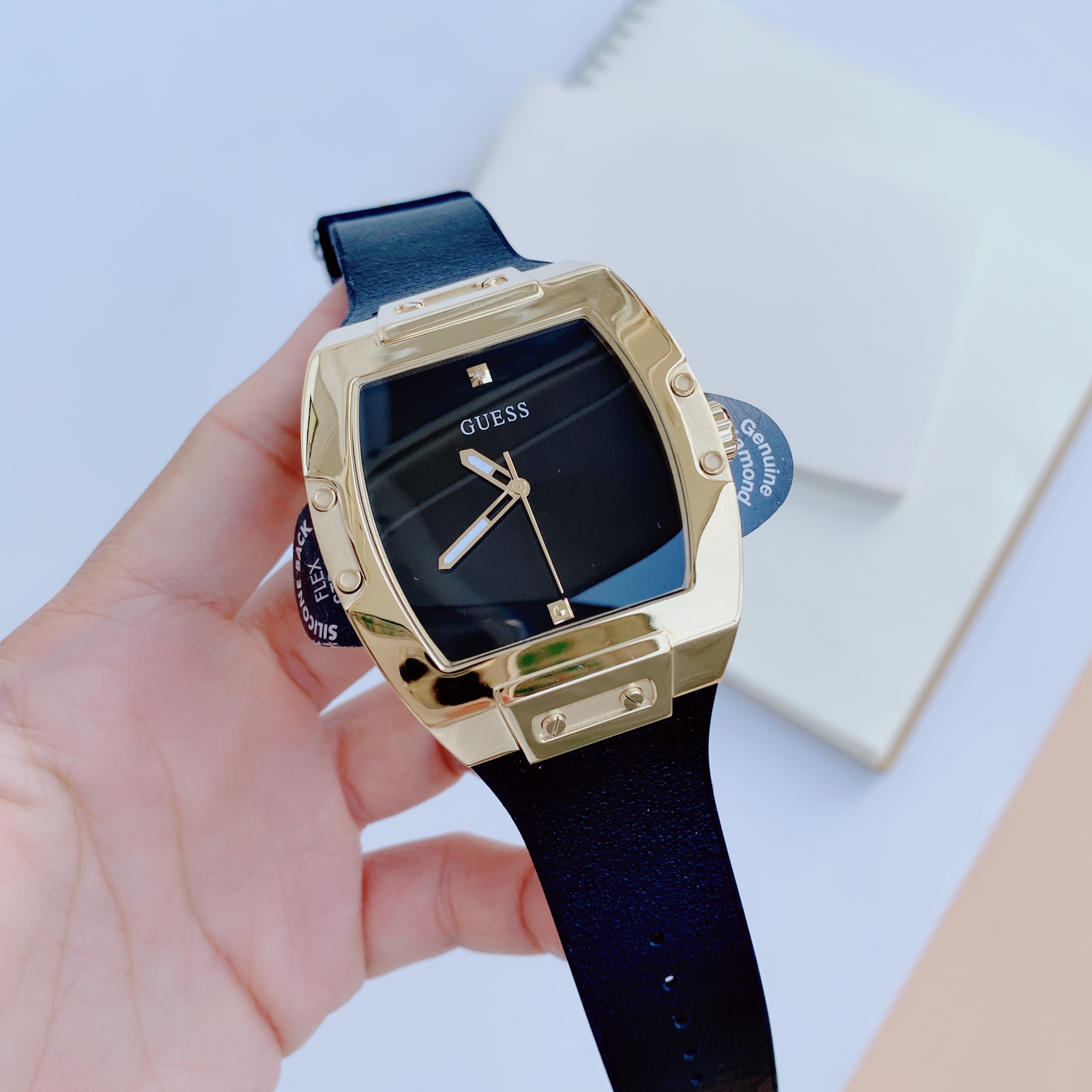 Đồng Hồ Guess Phoenix |Nam giới |Vàng Gold |DâySillicone Đen |Máy Pin (Quartz) |Size 43x51mm |donghogiatot.vn