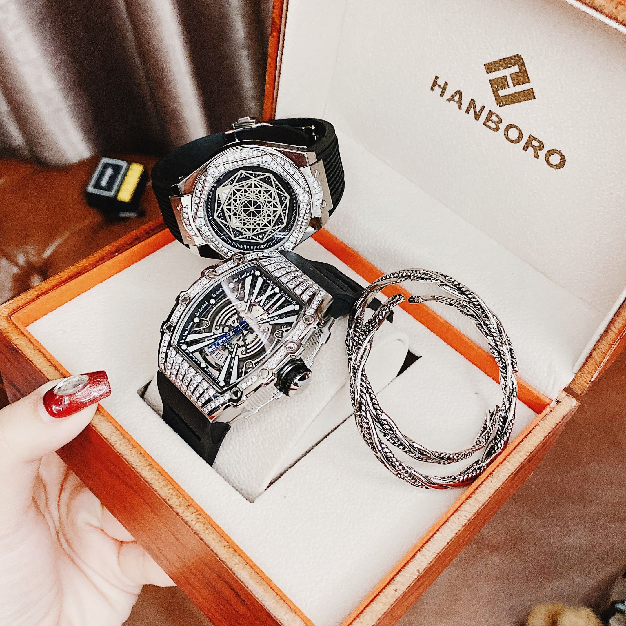 Đồng Hồ Hanboro Lịch Ngày |Cặp Đôi |Đính Đá |Silver |Dây Cao Su Đen |donghogiatot.vn