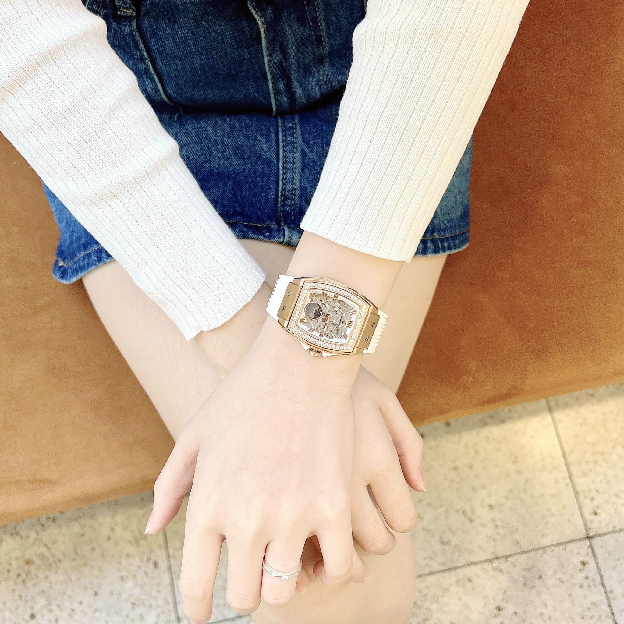 Đồng Hồ Hanboro Moonphase |Nữ Giới |Rose Gold |Mặt Chữ Nhật |Dây Silicone Trắng |Máy Pin |Size 32x36mm |donghogiatot.vn