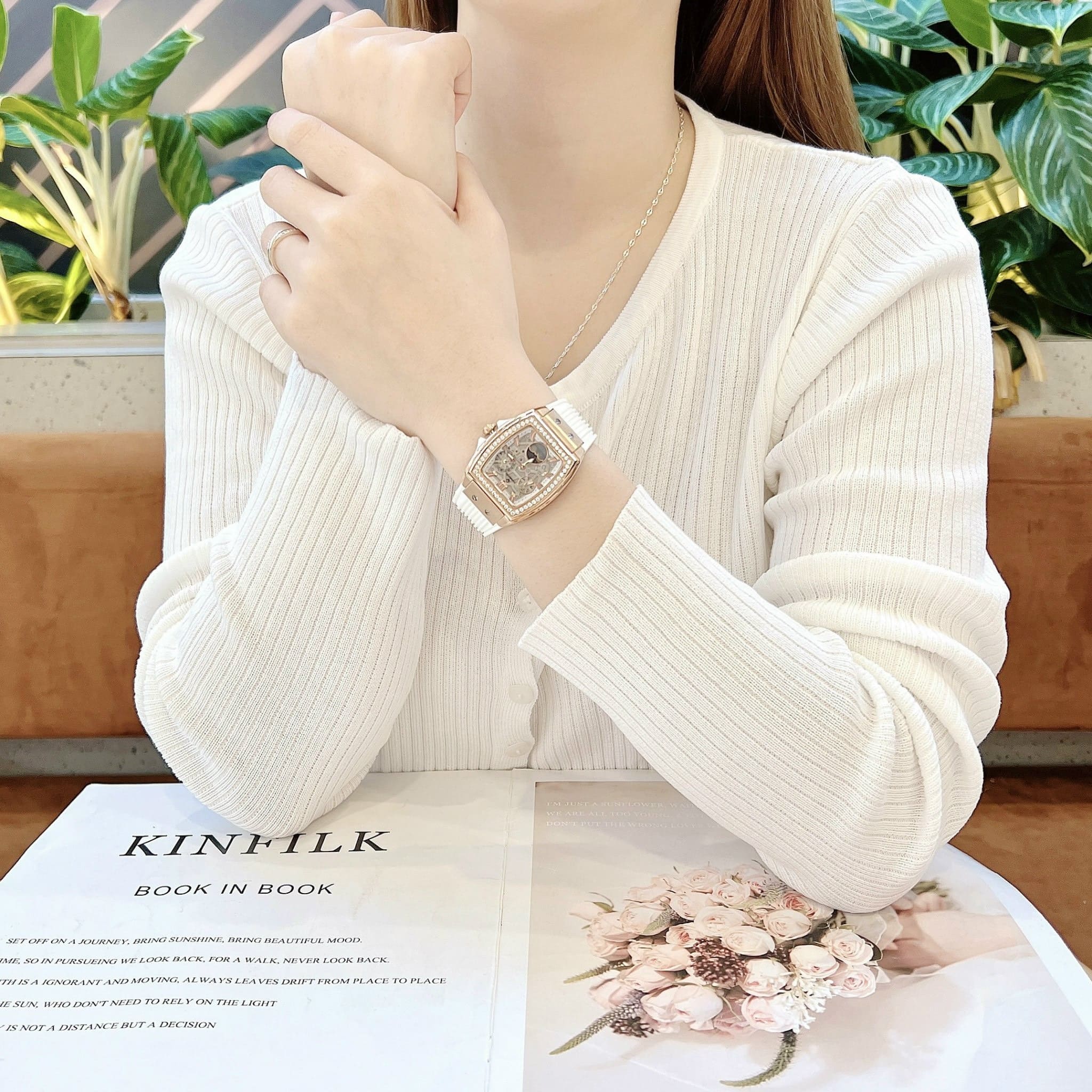 Đồng Hồ Hanboro Moonphase |Nữ Giới |Rose Gold |Mặt Chữ Nhật |Dây Silicone Trắng |Máy Pin |Size 32x36mm |donghogiatot.vn