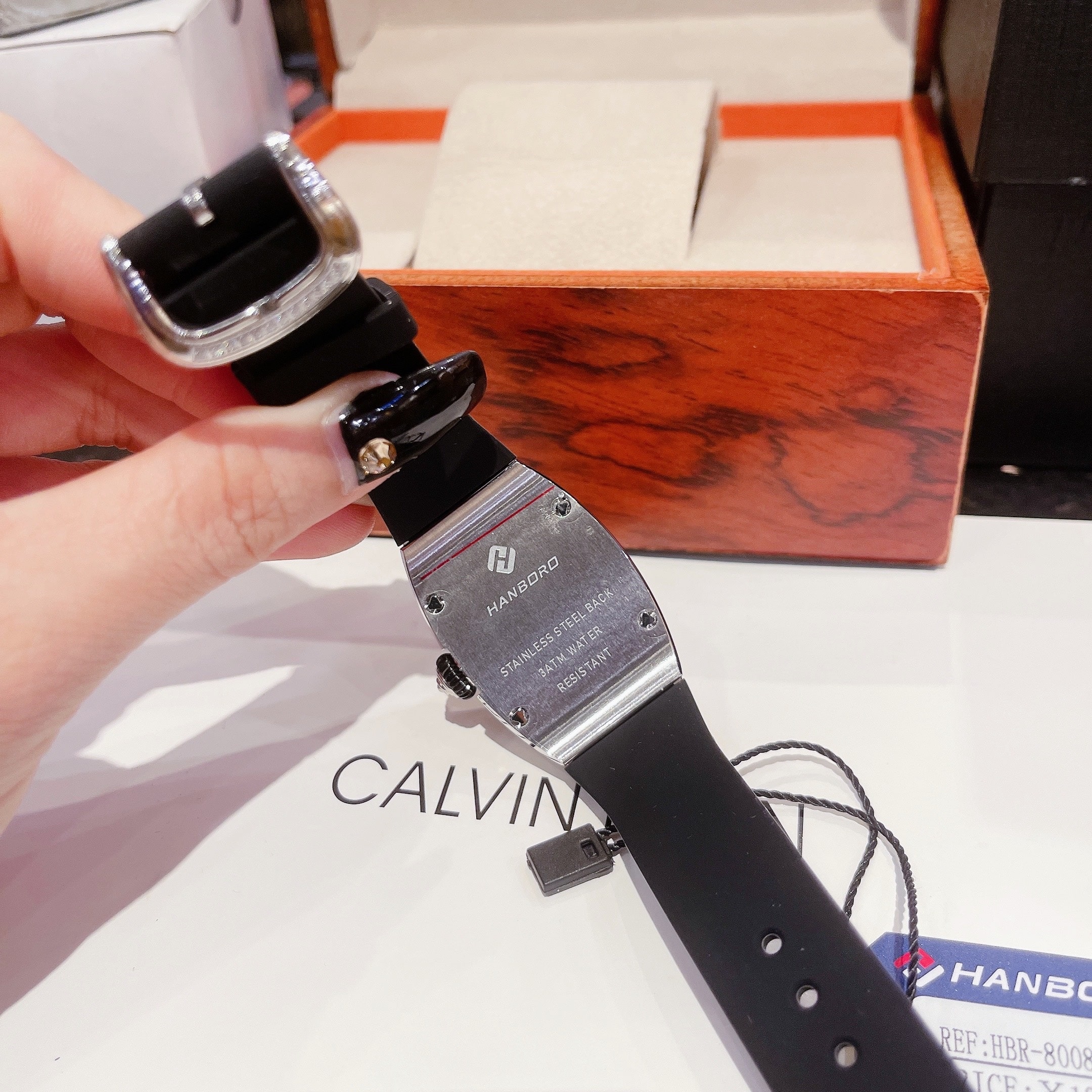 Đồng Hồ Hanboro Mặt Oval Trắng Cỏ 4 Lá |Nữ Giới |Dây Cao Su |Máy Pin (Máy Quartz) |Size 32x45mm |Donghogiatot.vn