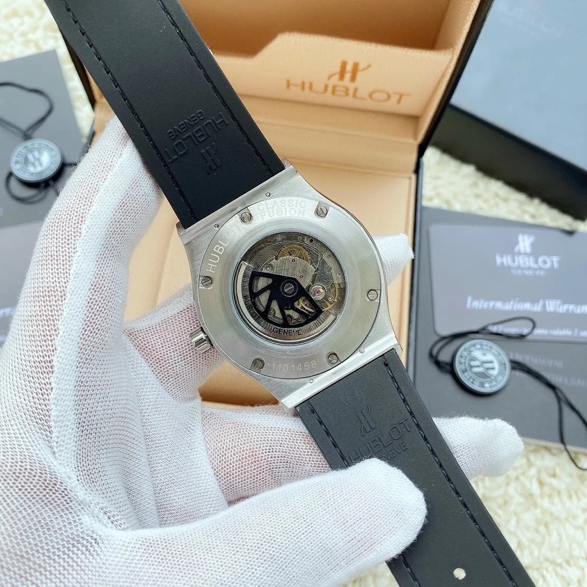 Đồng Hồ Hublot Classic Fusion |Nam Giới |Silver |Dây Da Xanh Bọc Cao Su |Máy Cơ (Automatic) |Size 42mm |donghogiatot.vn