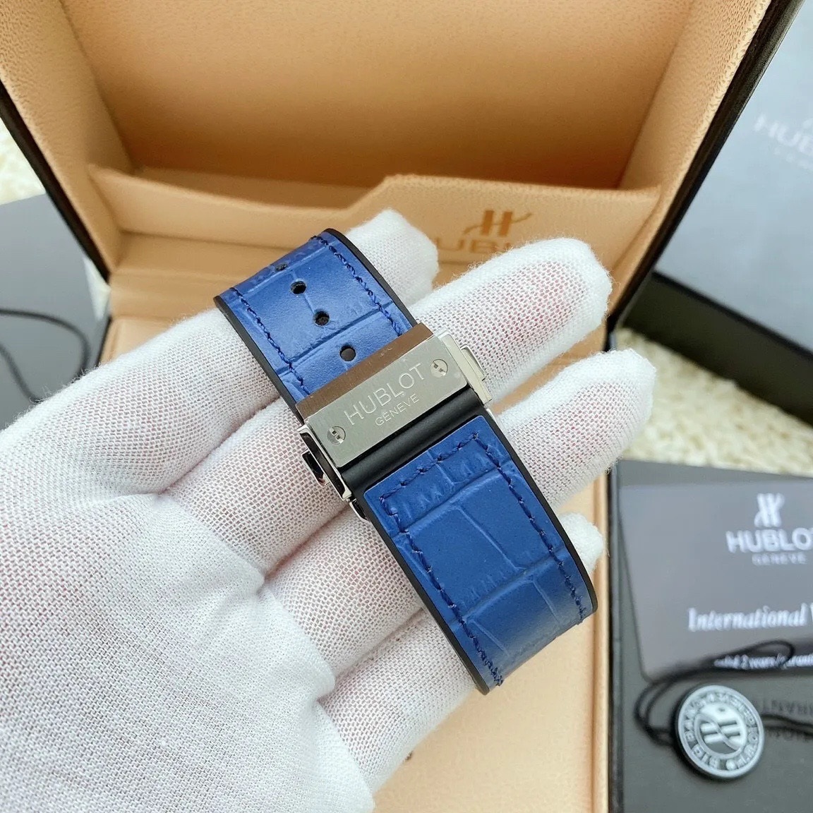 Đồng Hồ Hublot Classic Fusion |Nam Giới |Silver |Dây Da Xanh Bọc Cao Su |Máy Cơ (Automatic) |Size 42mm |donghogiatot.vn