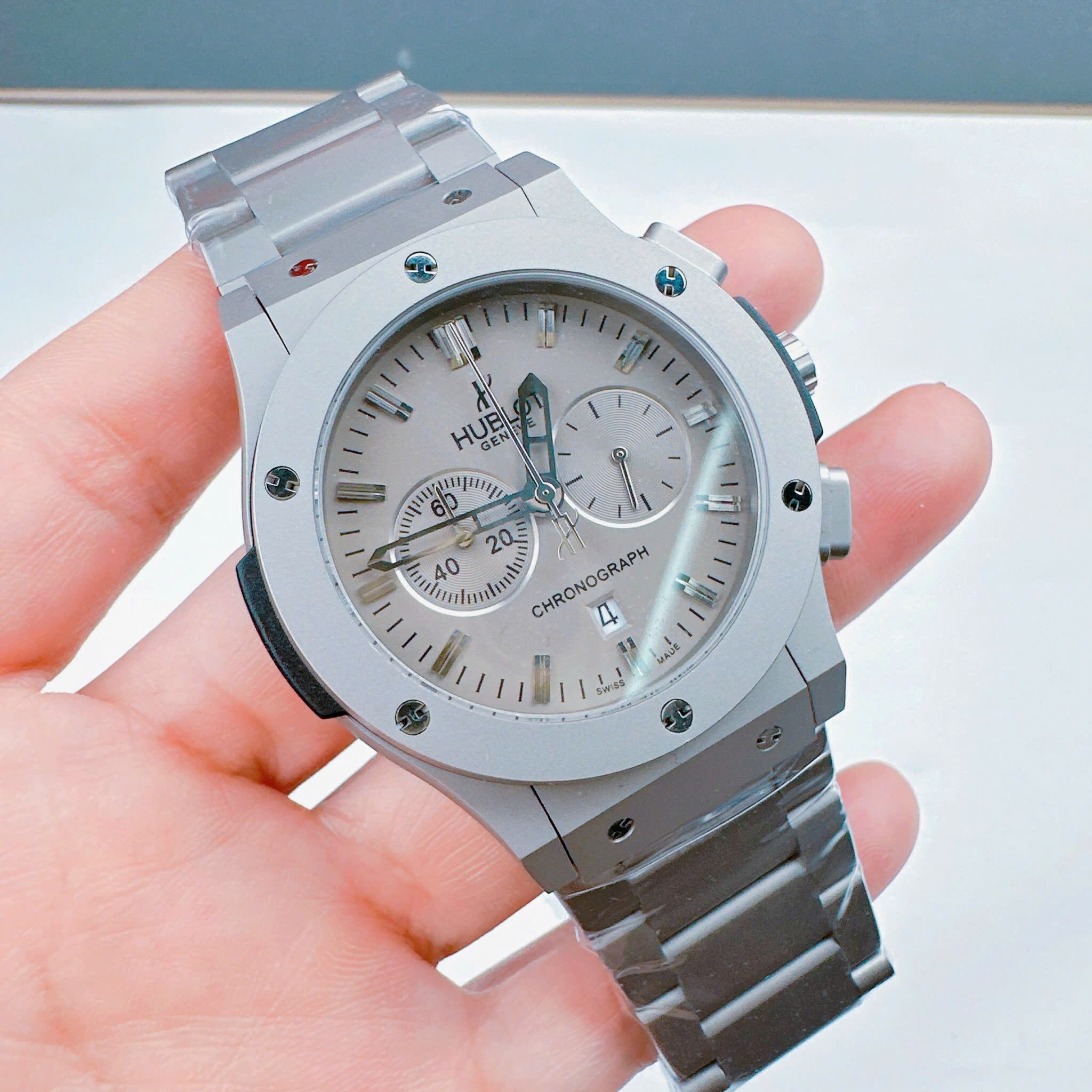 Đồng Hồ Hublot Classic |Nam Giới |6 Kim |Dây Kim Loại Xám |Máy Pin (Máy Quartz) |Size 42mm |donghogiatot.vn