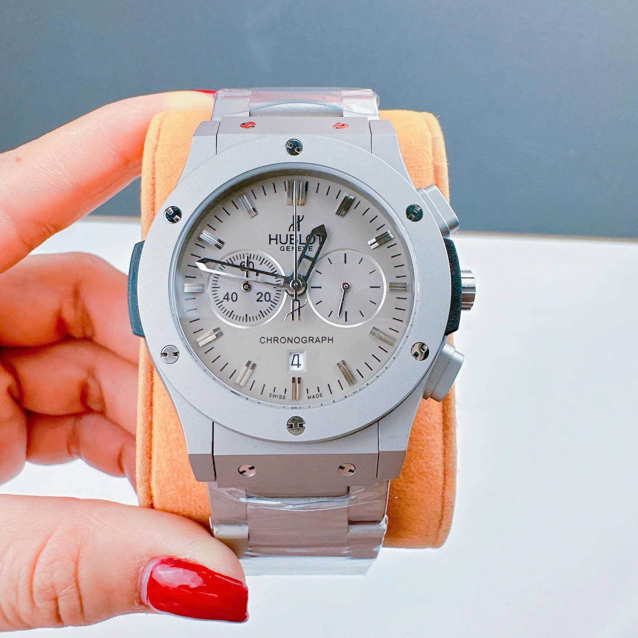 Đồng Hồ Hublot Classic |Nam Giới |6 Kim |Dây Kim Loại Xám |Máy Pin (Máy Quartz) |Size 42mm |donghogiatot.vn