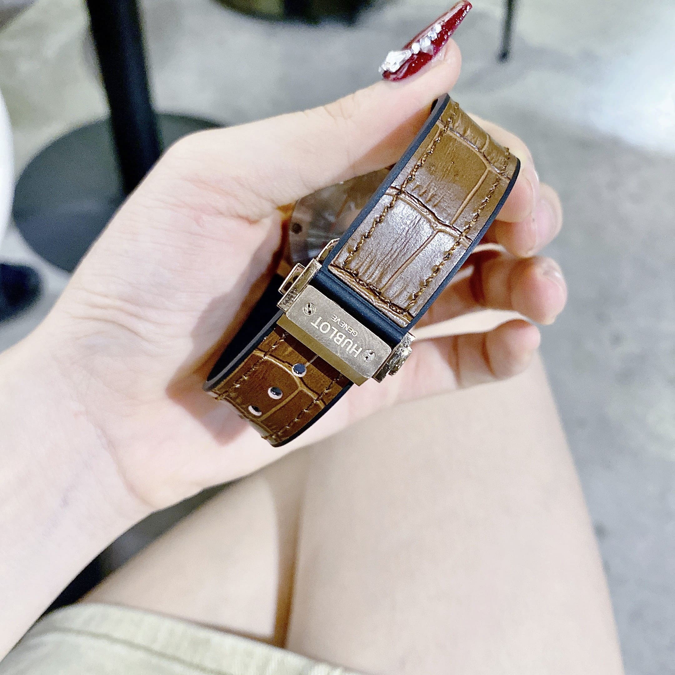 Đồng Hồ Hublot Geneve |Nữ Giới |Rose Gold |Đính Đá |Dây Da Nâu |Máy Pin (Máy Quartz) |Size 34mm |donghogiatot.vn