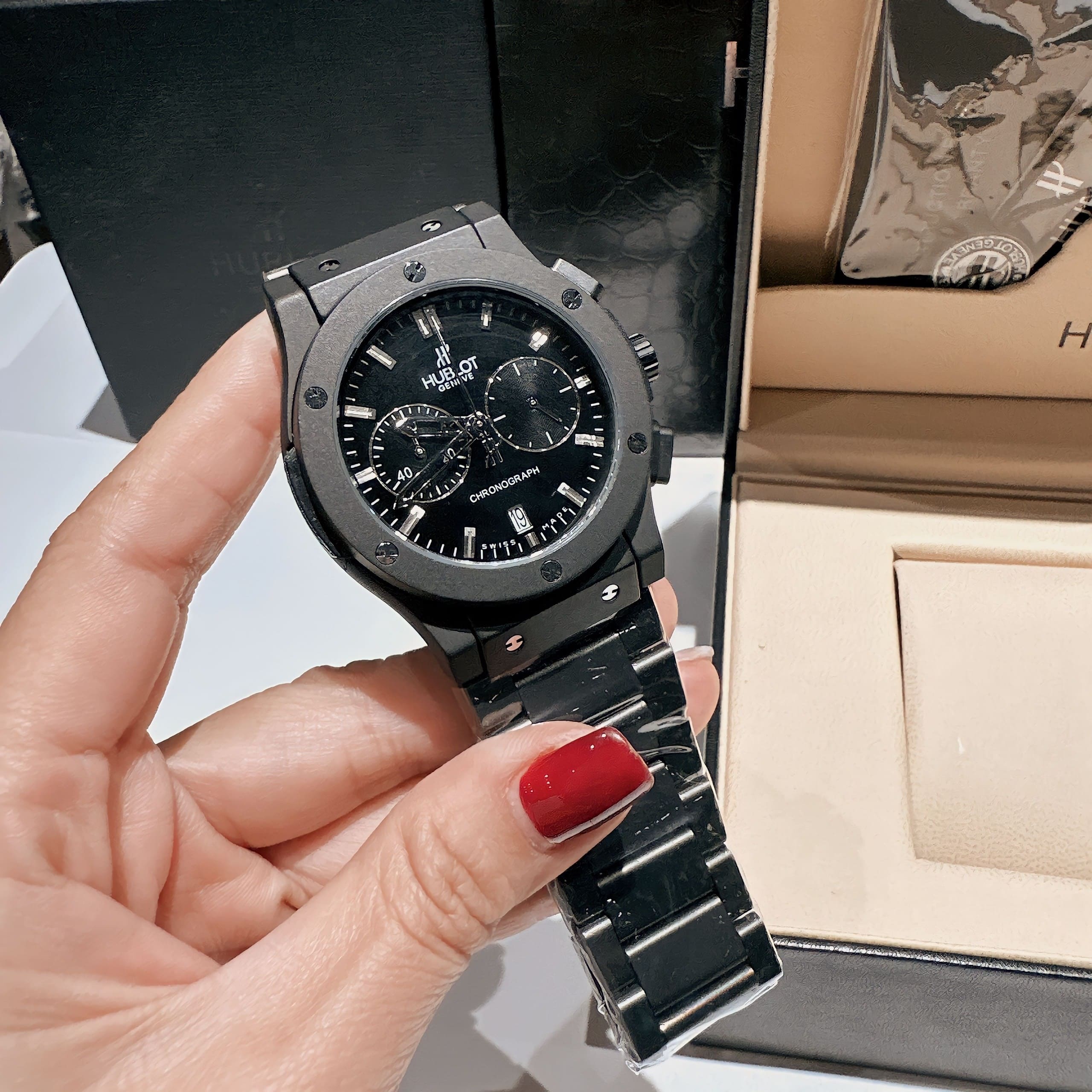 Đồng Hồ Hublot Classic |Nam Giới |6 Kim |Chronograph |Dây Kim Loại Đen |Máy Pin (Máy Quartz) |Size 42mm |donghogiatot.vn