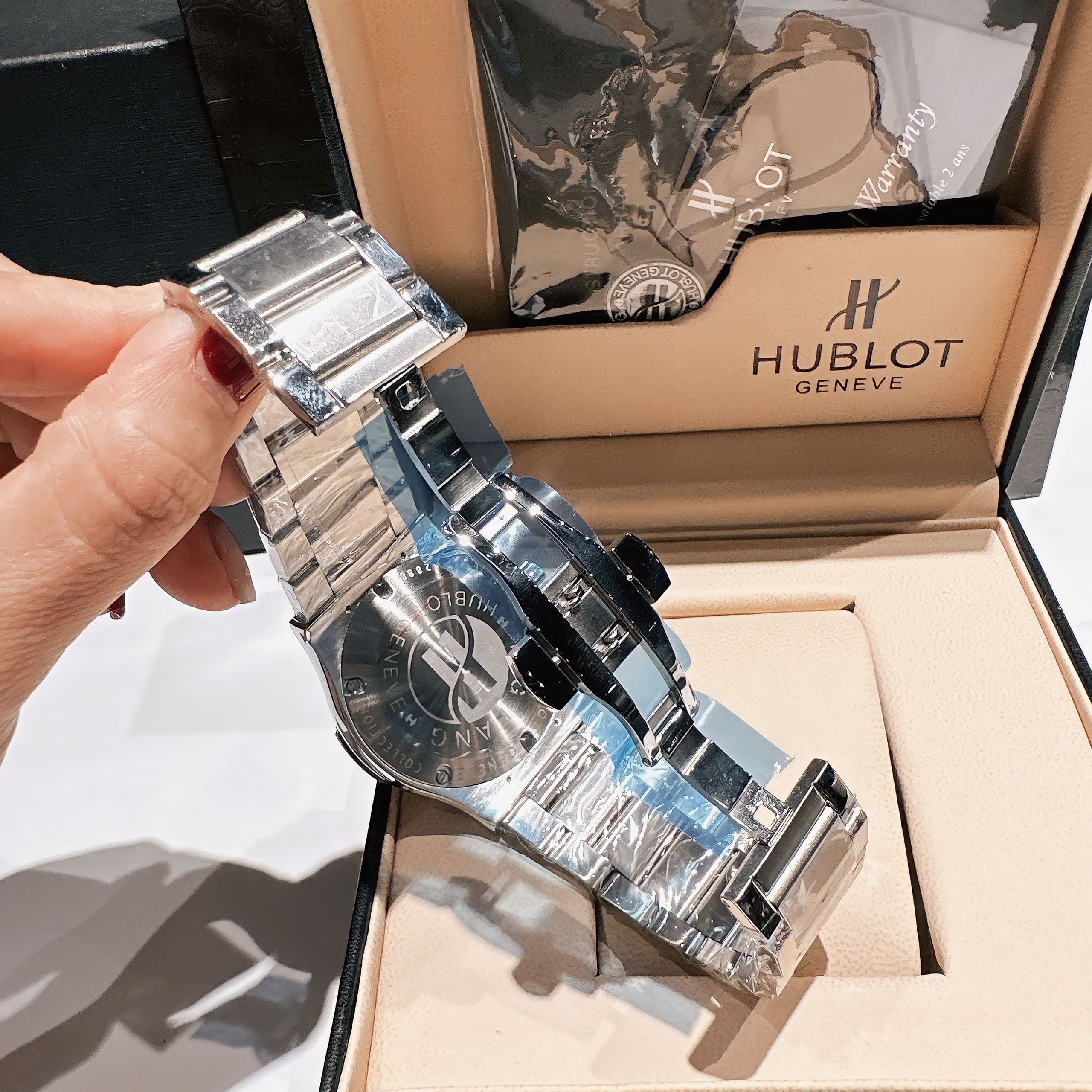 Đồng Hồ Hublot Classic |Nam Giới |6 Kim |Chronograph |Mặt Xanh |Dây Kim Loại |Máy Pin (Máy Quartz) |Size 42mm |donghogiatot.vn