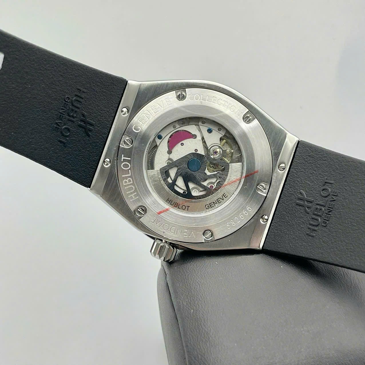 Đồng Hồ Hublot Classic Orlinski |Nam Giới |Silver |Dây Silicone Đen |Máy Cơ (Automatic) |Size 42mm |donghogiatot.vn