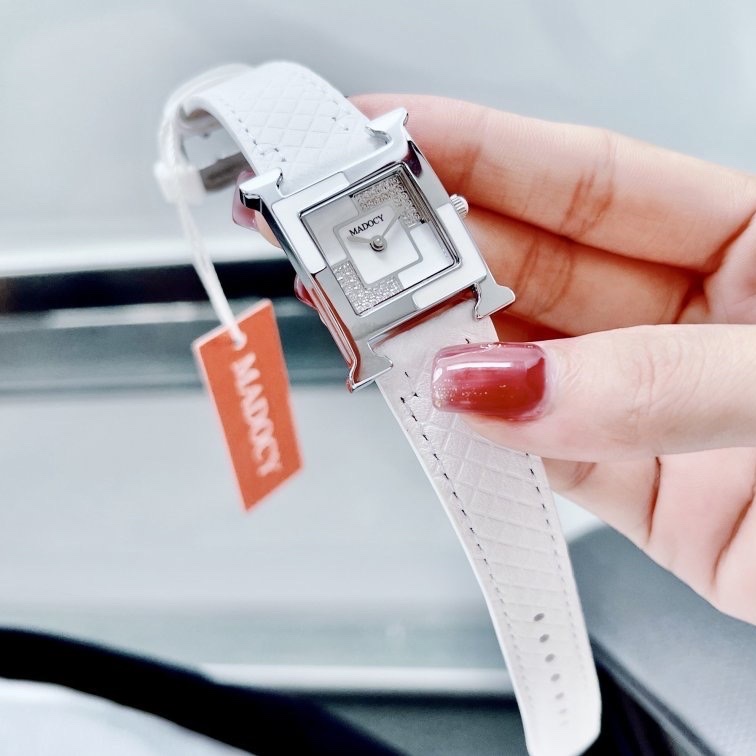 Đồng Hồ Madocy Tựa Hermes |Nữ Giới |Mặt Vuông Đính Đá |Dây Da Trắng |Máy Pin (Quartz) |Size 32mm |Donghogiatot.vn
