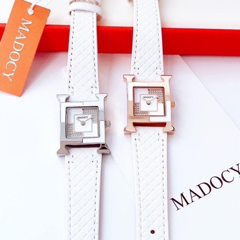 Đồng Hồ Madocy Tựa Hermes |Nữ Giới |Mặt Vuông Đính Đá |Dây Da Trắng |Máy Pin (Quartz) |Size 32mm |Donghogiatot.vn