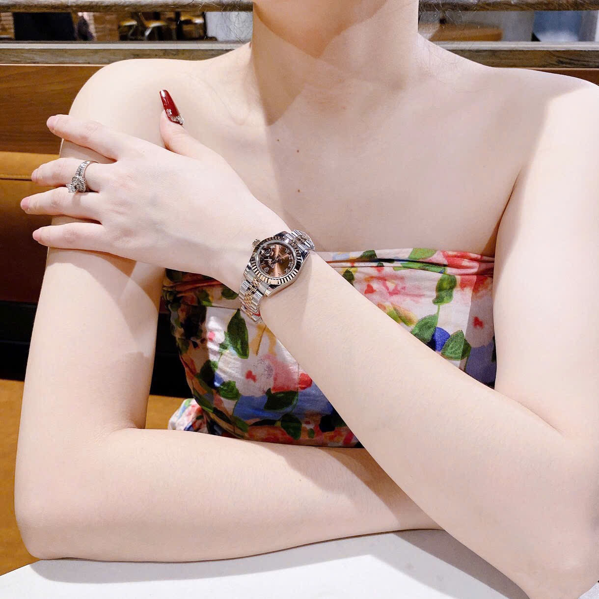 Đồng Hồ Rolex Mặt Số La Mã |Nữ Giới |Nâu |Niềng Khía |Dây Kim Loại Demi |Máy Pin (Máy Quartz) |Size 28mm |donghogiatot.vn