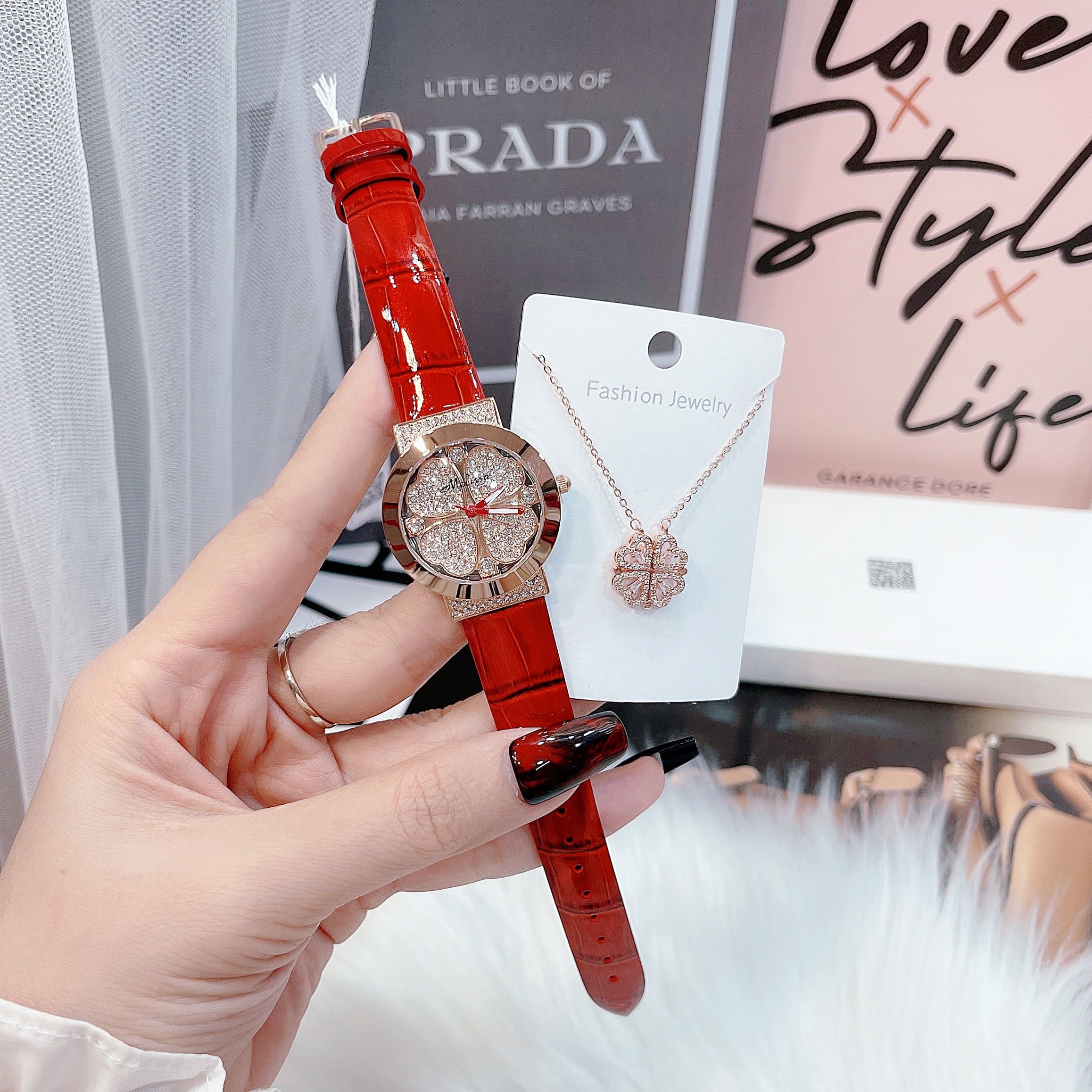Đồng Hồ Melissa Cỏ 4 Lá |Nữ Giới |Đính Đá |Rose Gold |Dây Da Đỏ |Máy Pin (Quartz) |Size 32mm |donghogiatot.vn