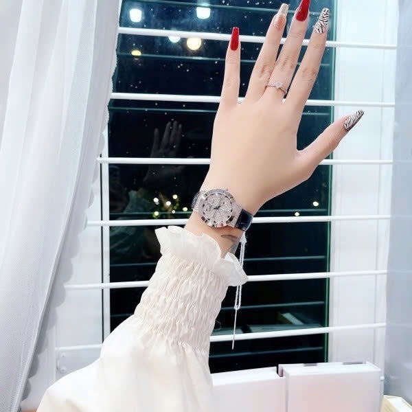 Đồng Hồ Melissa Cỏ 4 Lá |Nữ Giới |Đính Đá |Silver |Dây Da Đen |Máy Pin (Quartz) |Size 32mm |donghogiatot.vn