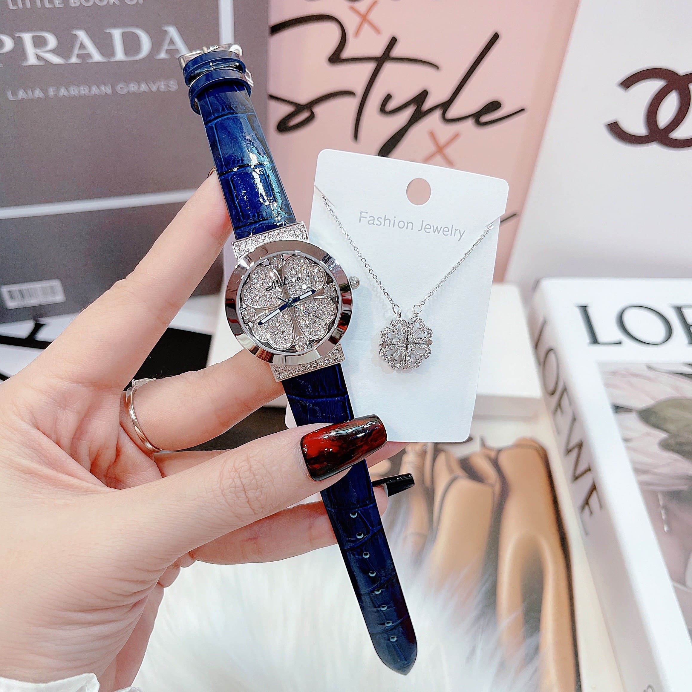 Đồng Hồ Melissa Cỏ 4 Lá |Nữ Giới |Đính Đá |Silver |Dây Da Xanh |Máy Pin (Quartz) |Size 32mm |donghogiatot.vn