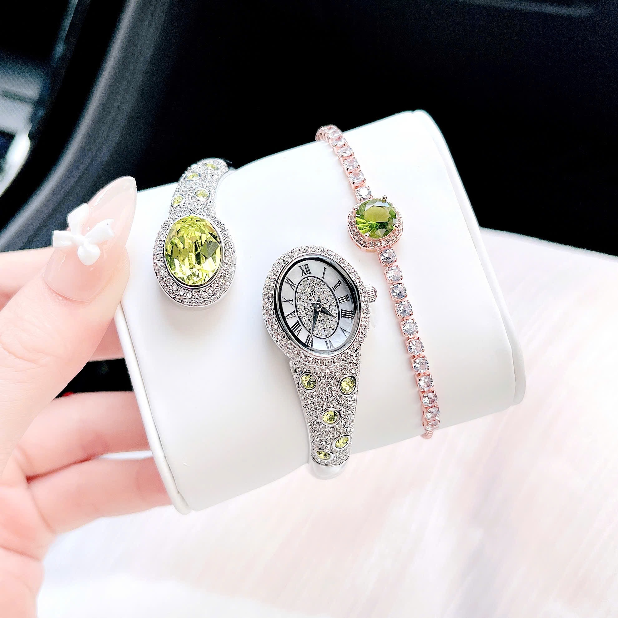 Đồng Hồ Melissa Đầu Rắn |Nữ Giới |Đính Đá Xanh Lá |Vòng Tay Silver |Máy Pin (Quartz) |Size 28mm |donghogiatot.vn