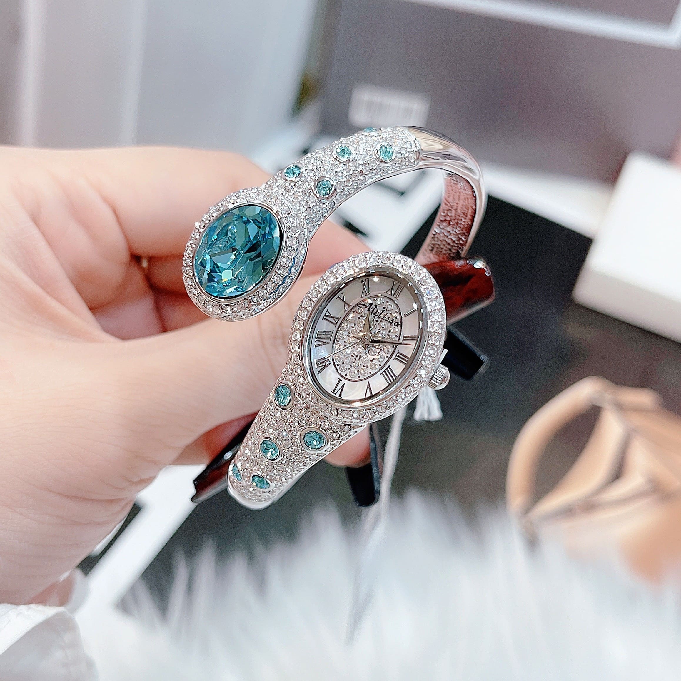 Đồng Hồ Melissa Đầu Rắn |Nữ Giới |Đính Đá Xanh Ngọc |Lắc Tay Silver |Máy Pin (Quartz) |Size 28mm |donghogiatot.vn