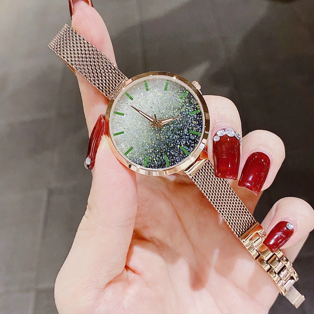 Đồng Hồ Melissa Đính Đá Nhũ Xanh Lá |Nữ Giới |Dây Mesh Lưới Rose Gold |Máy Pin (Quartz) |Size 34mm |donghogiatot.vn