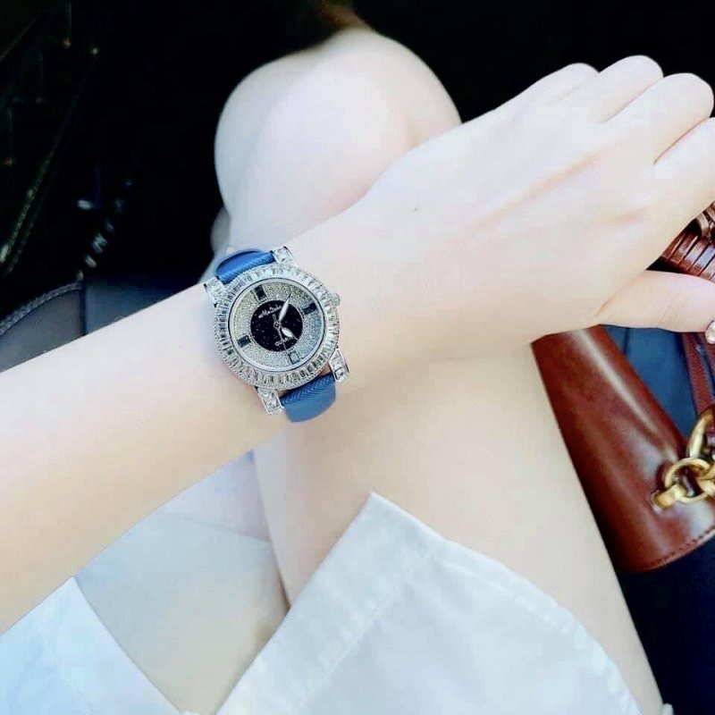Đồng Hồ Melissa Full Đá |Nữ Giới |Mặt Tròn |Silver |Dây Da Xanh Dương |Máy Pin (Quartz) |Size 33mm |donghogiatot.vn