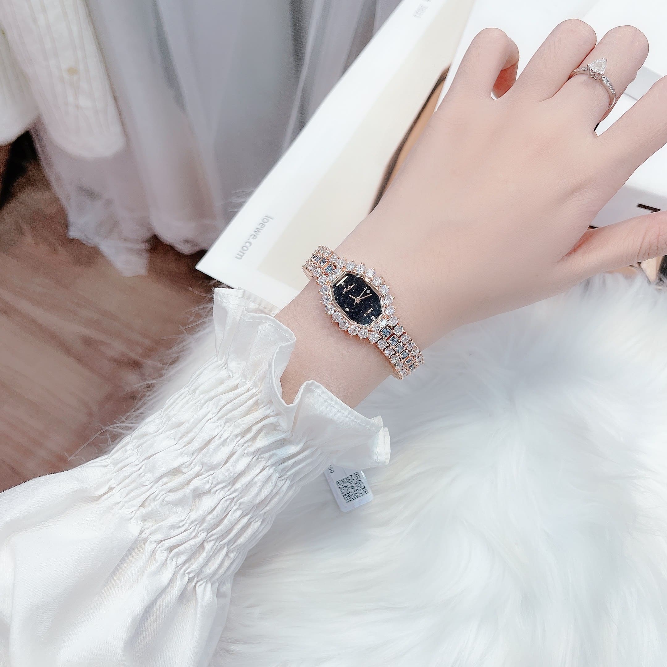 Đồng Hồ Melissa Mặt Chữ Nhật Đen |Nữ Giới |Rose Gold |Lắc Tay Đính Đá Xanh |Máy Pin (Quartz) |Size 28mm |donghogiatot.vn