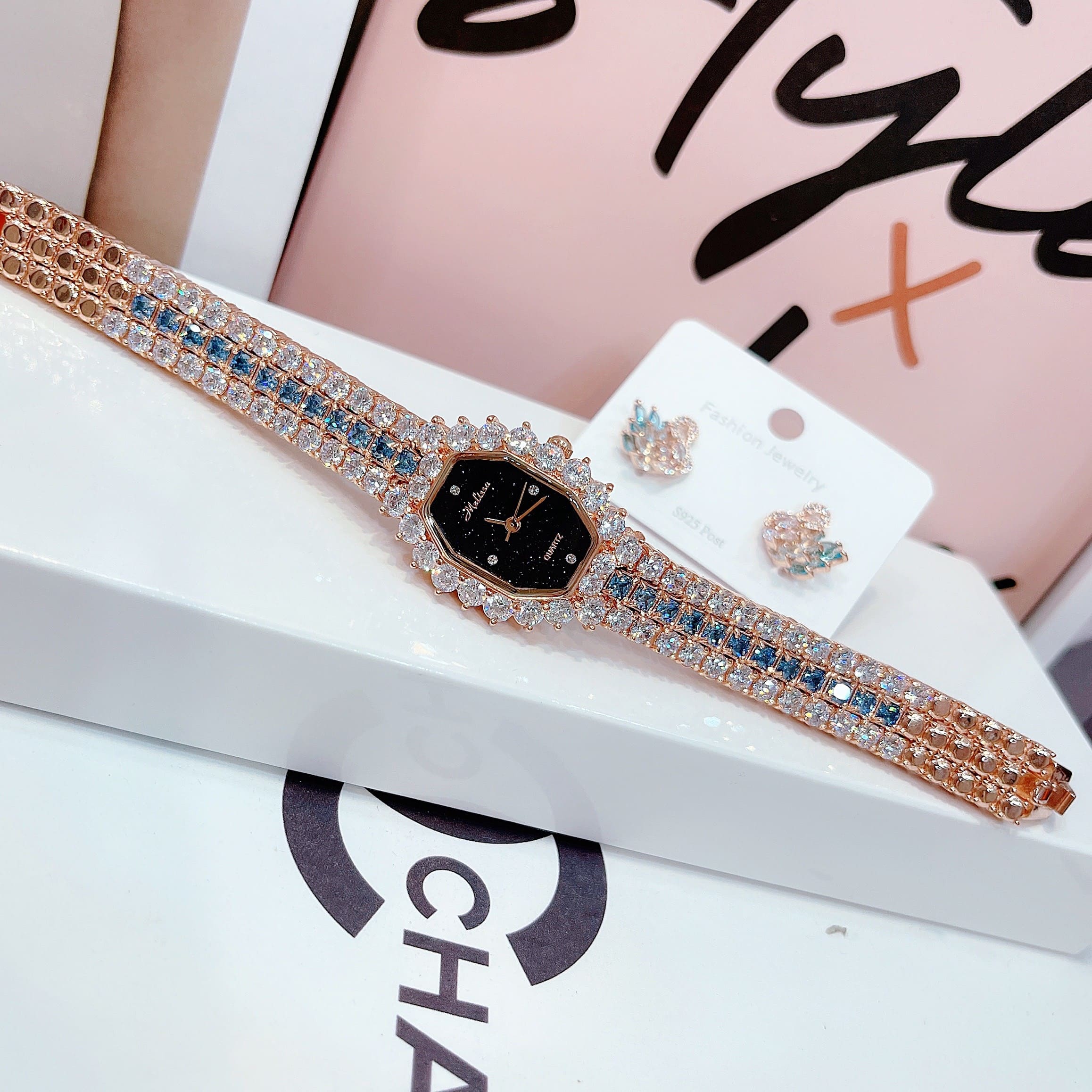 Đồng Hồ Melissa Mặt Chữ Nhật Đen |Nữ Giới |Rose Gold |Lắc Tay Đính Đá Xanh |Máy Pin (Quartz) |Size 28mm |donghogiatot.vn