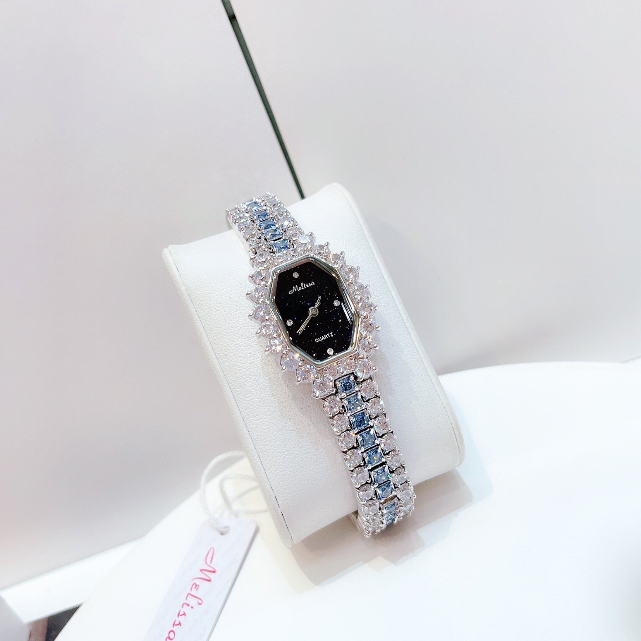 Đồng Hồ Melissa Mặt Chữ Nhật Đen |Nữ Giới |Silver |Lắc Tay Đính Đá Xanh |Máy Pin (Quartz) |Size 28mm |donghogiatot.vn