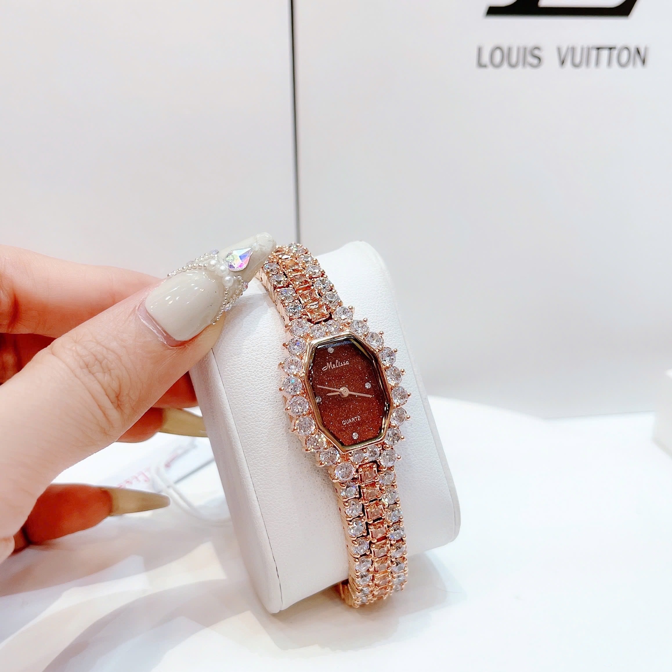 Đồng Hồ Melissa Mặt Chữ Nhật Nâu |Nữ Giới |Rose Gold |Lắc Tay Đính Đá |Máy Pin (Quartz) |Size 28mm |donghogiatot.vn