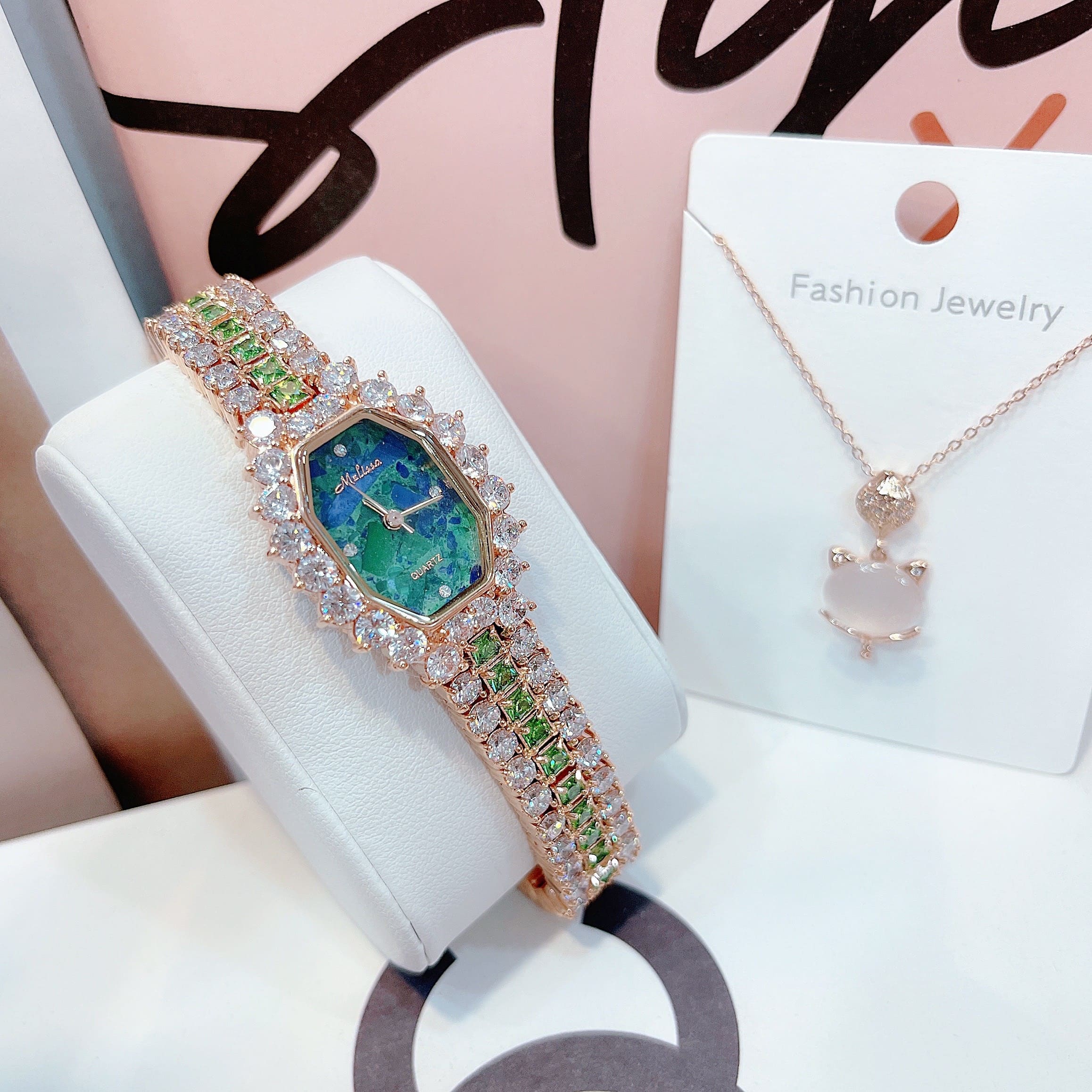 Đồng Hồ Melissa Mặt Chữ Nhật |Nữ Giới |Rose Gold |Lắc Tay Đính Đá Xanh Lá |Máy Pin (Quartz) |Size 28mm |donghogiatot.vn