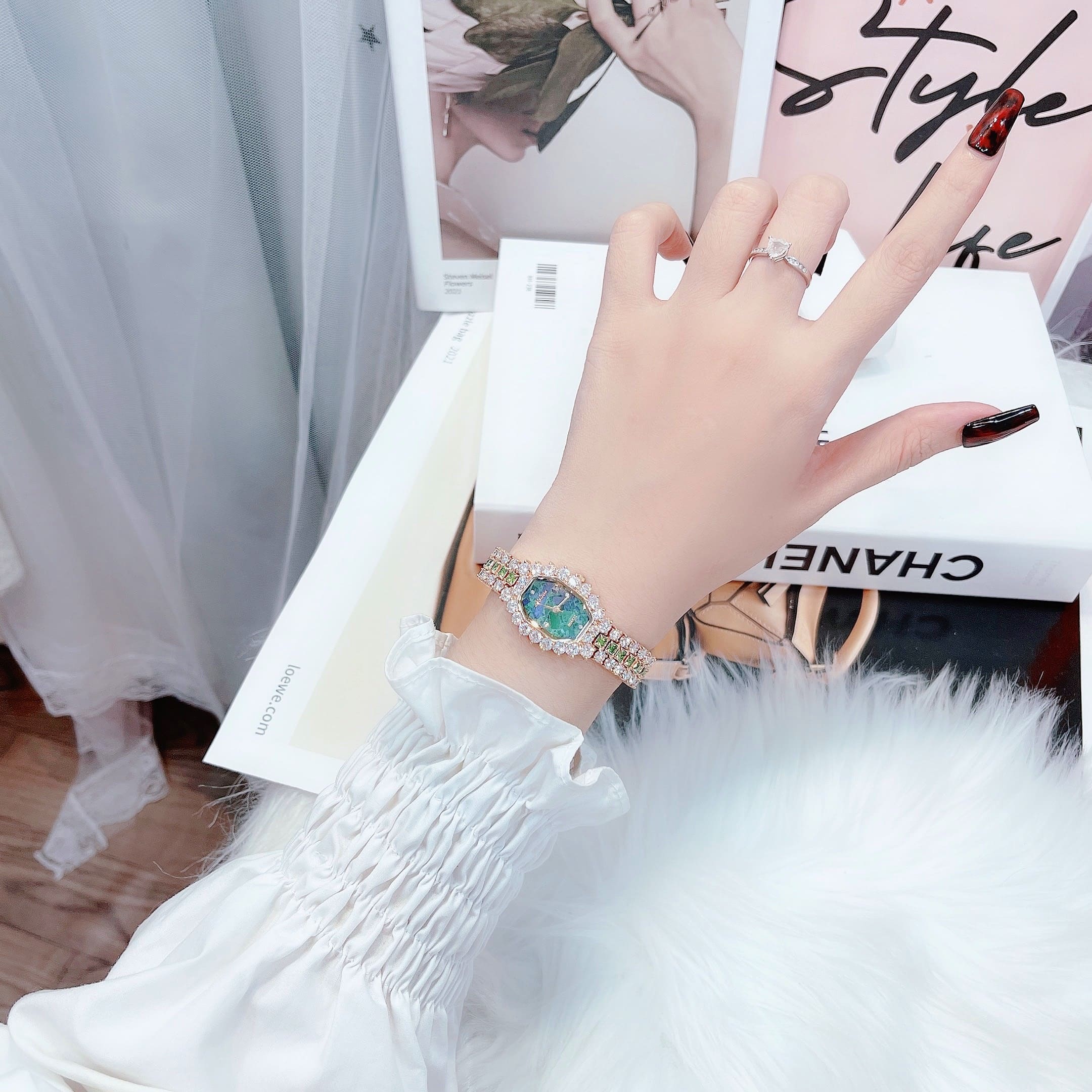 Đồng Hồ Melissa Mặt Chữ Nhật |Nữ Giới |Rose Gold |Lắc Tay Đính Đá Xanh Lá |Máy Pin (Quartz) |Size 28mm |donghogiatot.vn