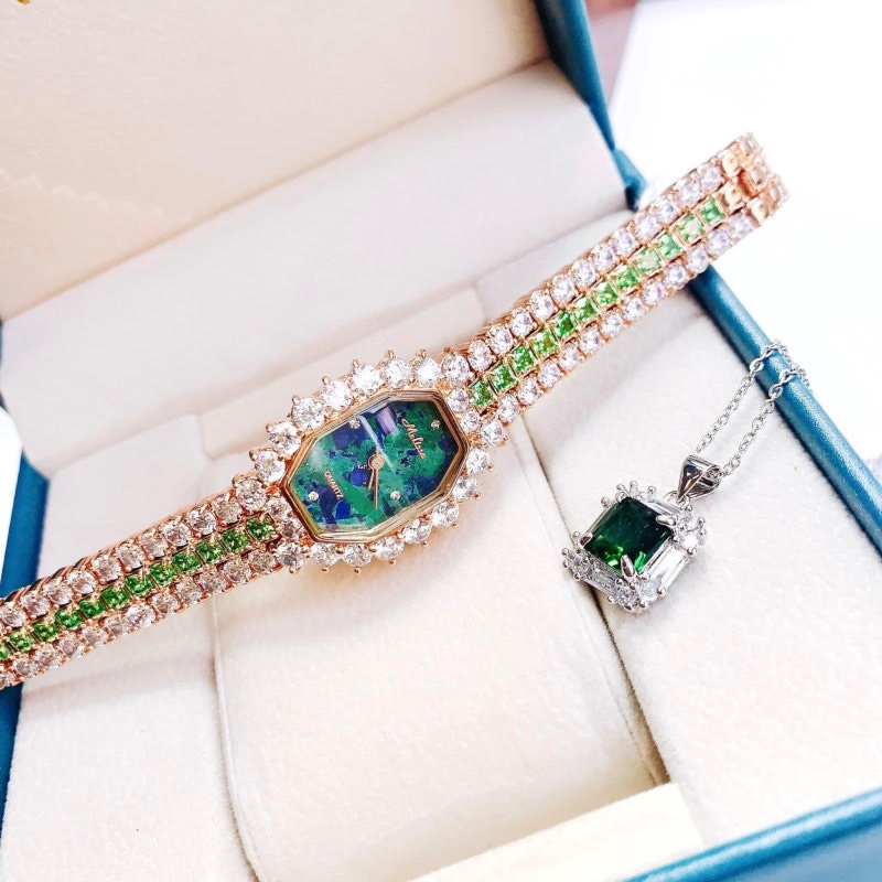 Đồng Hồ Melissa Mặt Chữ Nhật |Nữ Giới |Rose Gold |Lắc Tay Đính Đá Xanh Lá |Máy Pin (Quartz) |Size 28mm |donghogiatot.vn